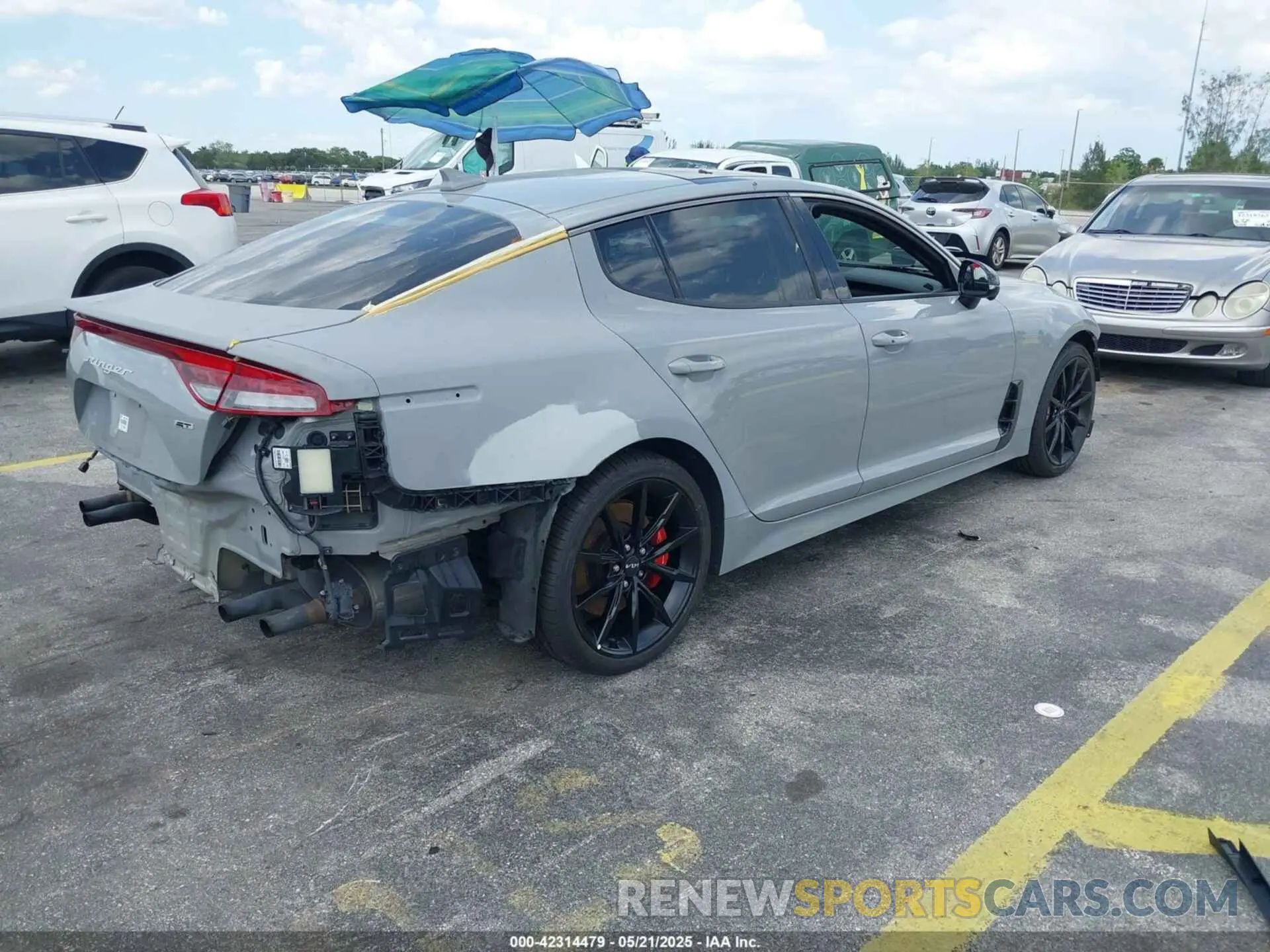 4 Photograph of a damaged car KNAE55LC9P6126081 KIA STINGER 2023