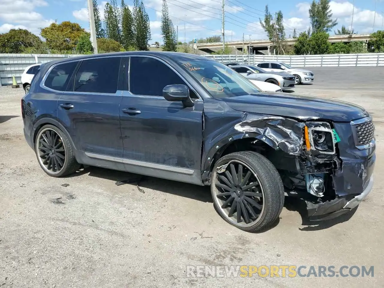 4 Photograph of a damaged car 5XYP24HC8LG033986 KIA TELLURIDE 2020