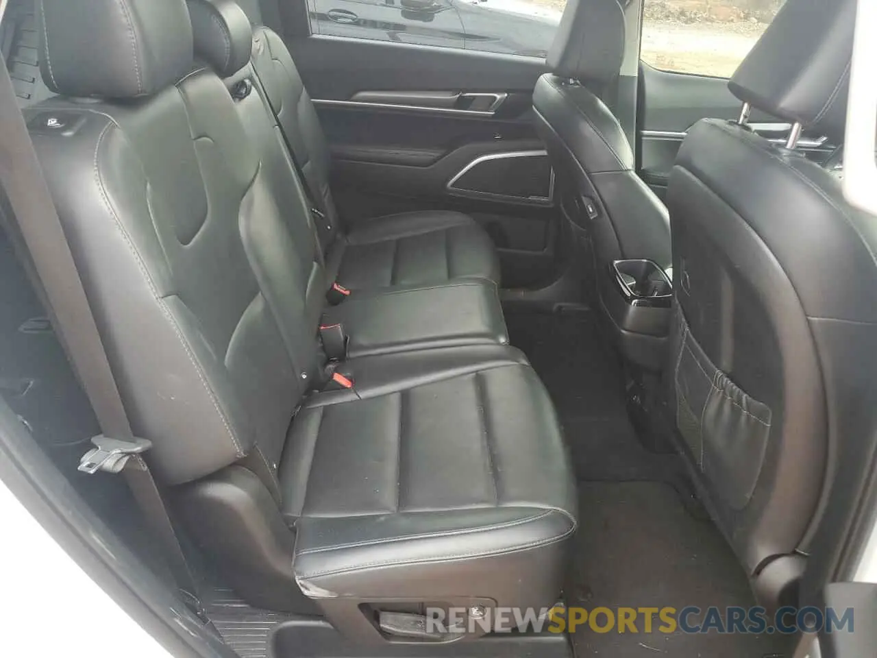 11 Photograph of a damaged car 5XYP2DHC0LG016857 KIA TELLURIDE 2020