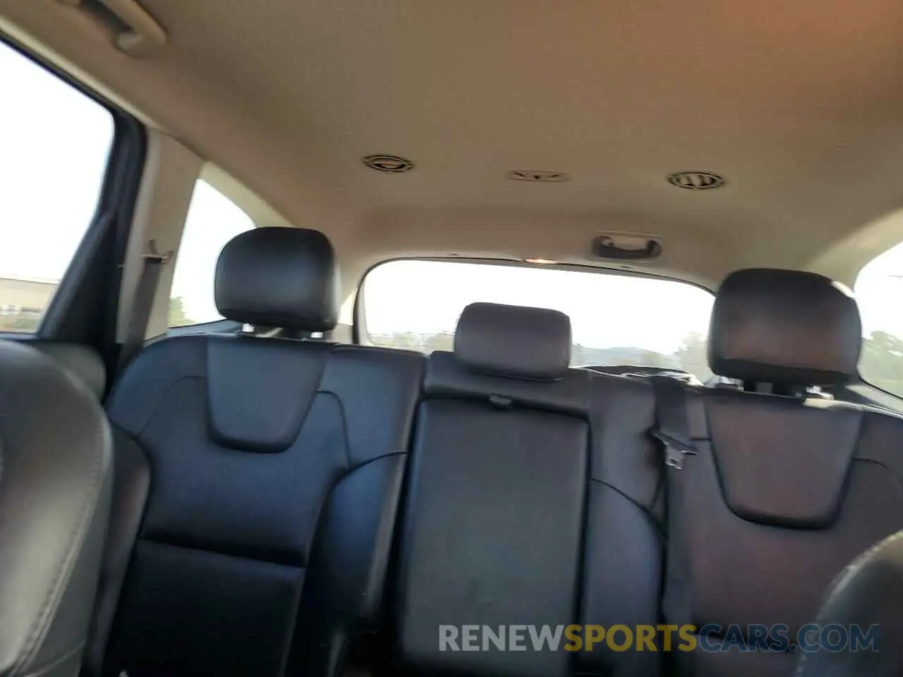 10 Photograph of a damaged car 5XYP2DHC1LG089543 KIA TELLURIDE 2020