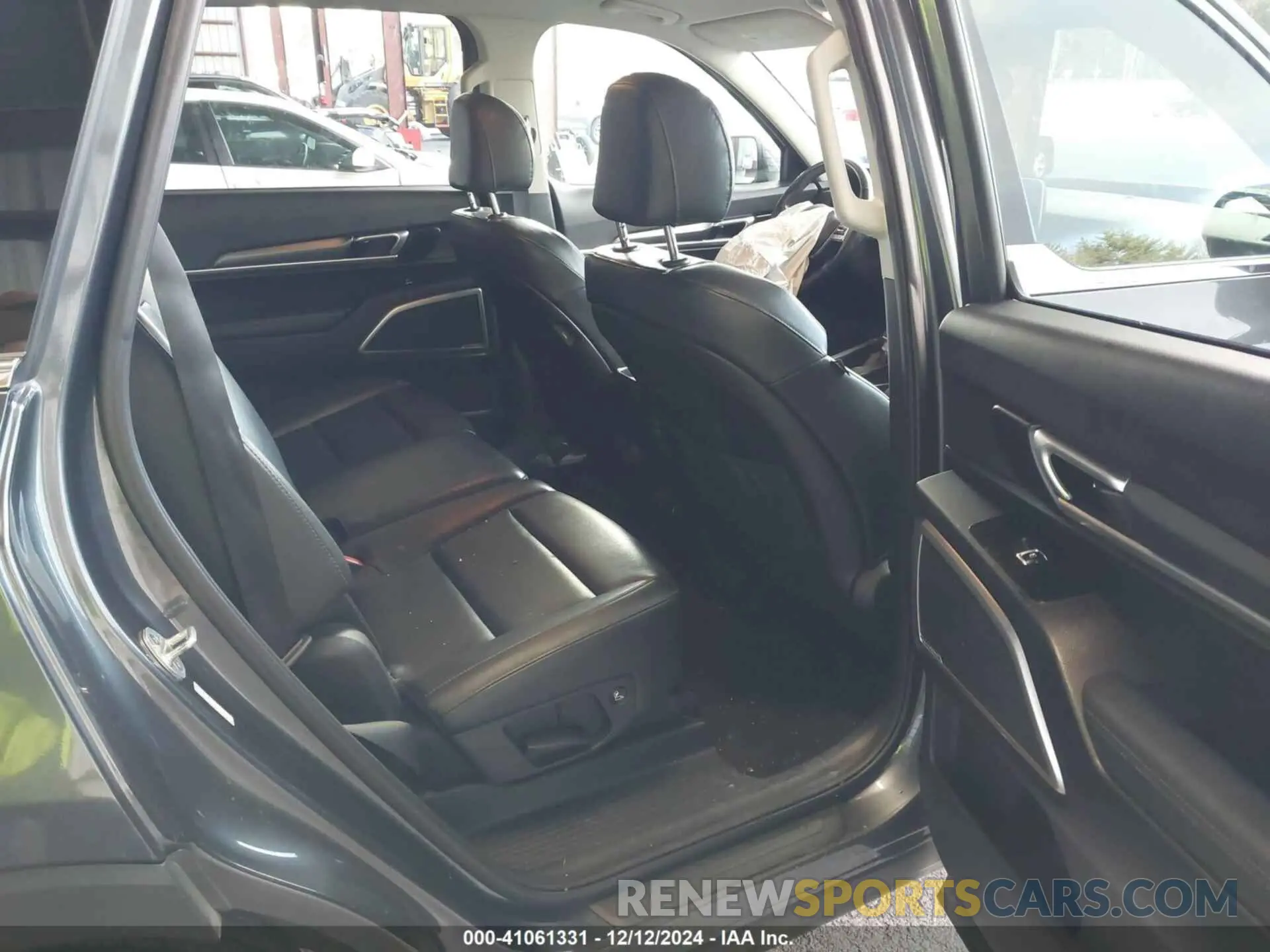 8 Photograph of a damaged car 5XYP2DHC4LG012987 KIA TELLURIDE 2020