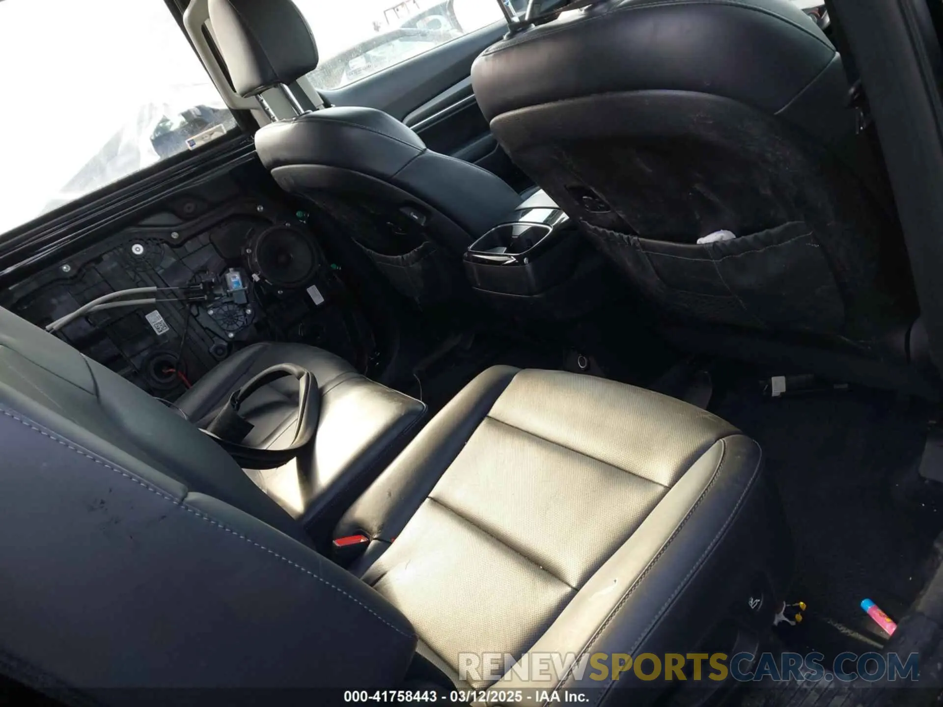 8 Photograph of a damaged car 5XYP2DHC5LG051846 KIA TELLURIDE 2020