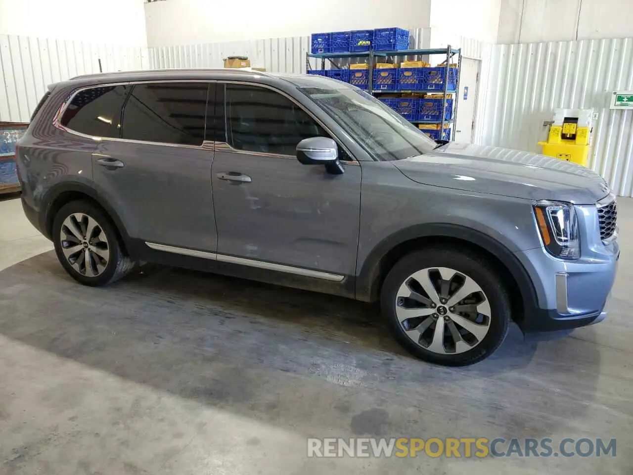 4 Photograph of a damaged car 5XYP34HC9LG071501 KIA TELLURIDE 2020