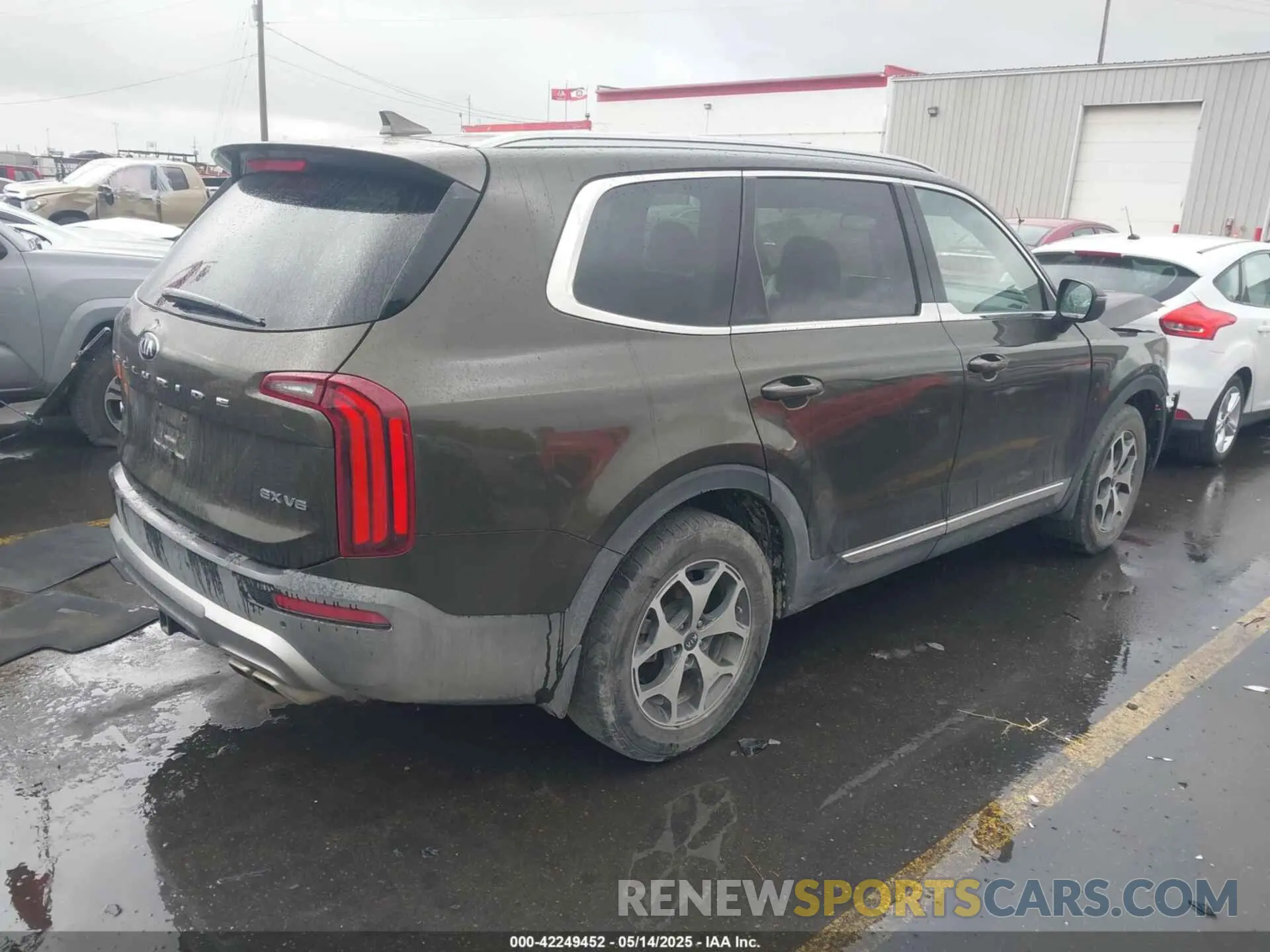 4 Photograph of a damaged car 5XYP3DHC3LG020303 KIA TELLURIDE 2020