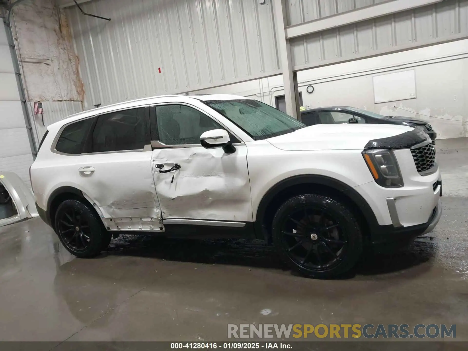 13 Photograph of a damaged car 5XYP5DHC0LG005042 KIA TELLURIDE 2020