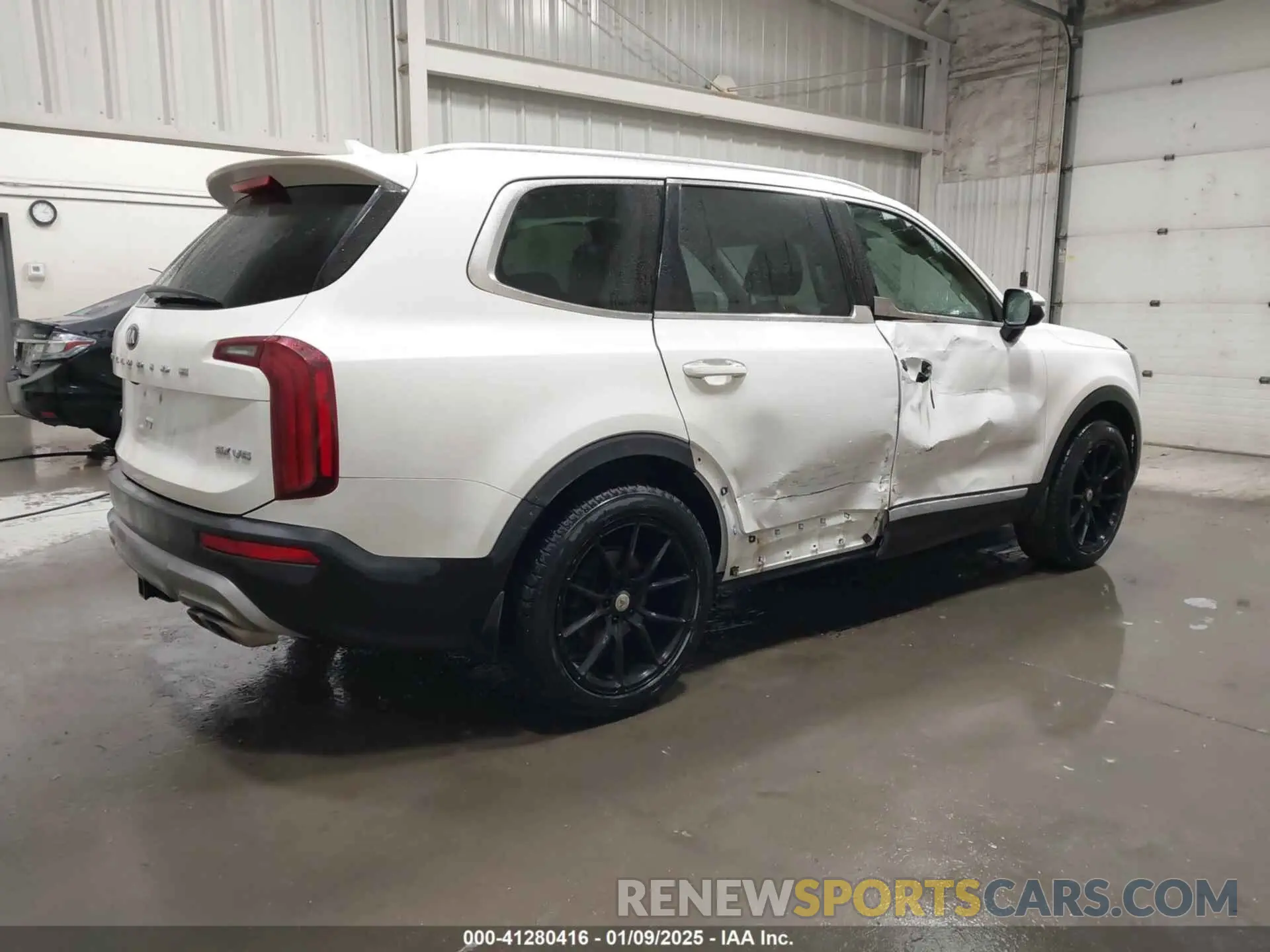 4 Photograph of a damaged car 5XYP5DHC0LG005042 KIA TELLURIDE 2020
