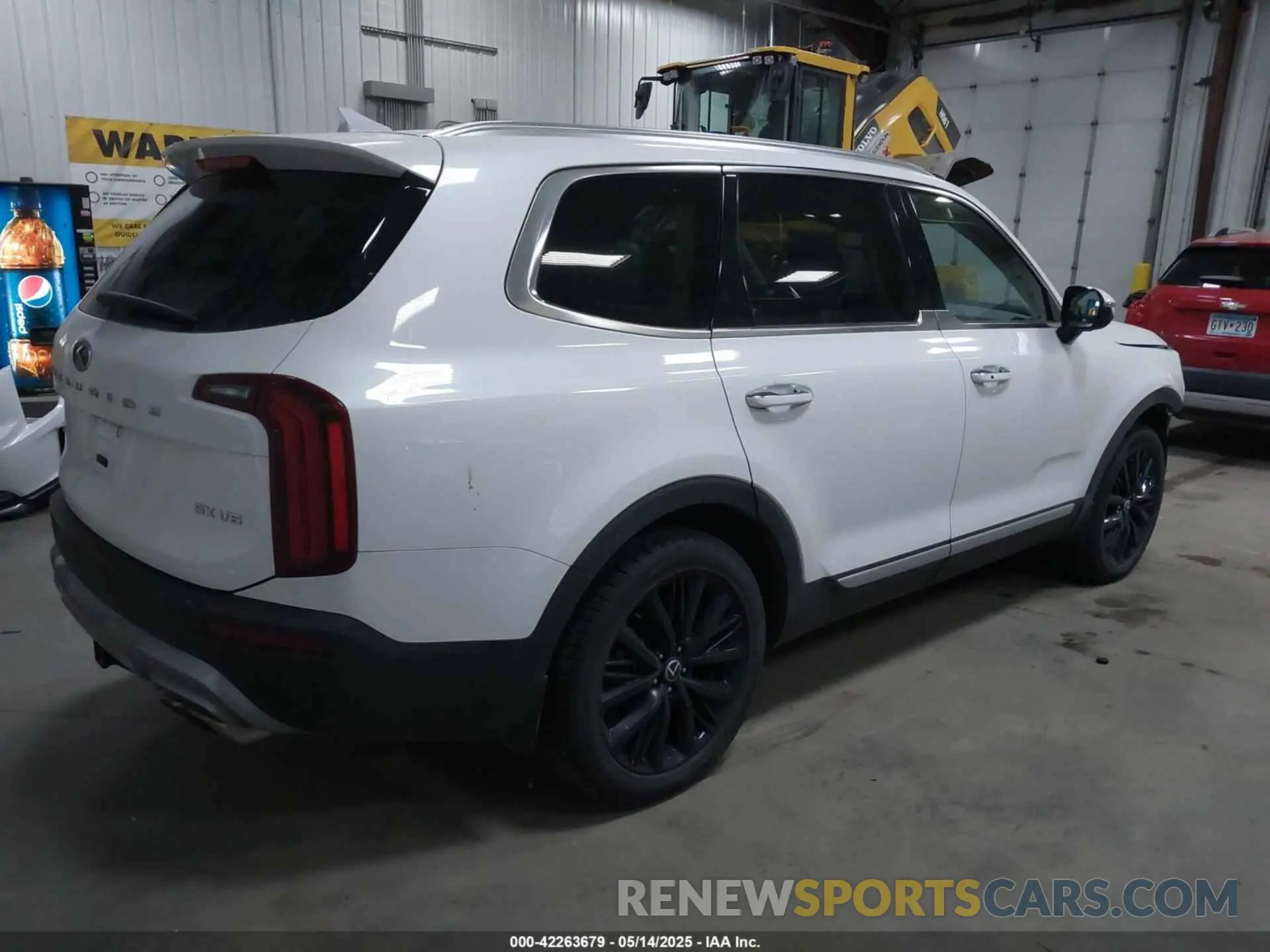 4 Photograph of a damaged car 5XYP5DHC0LG028692 KIA TELLURIDE 2020