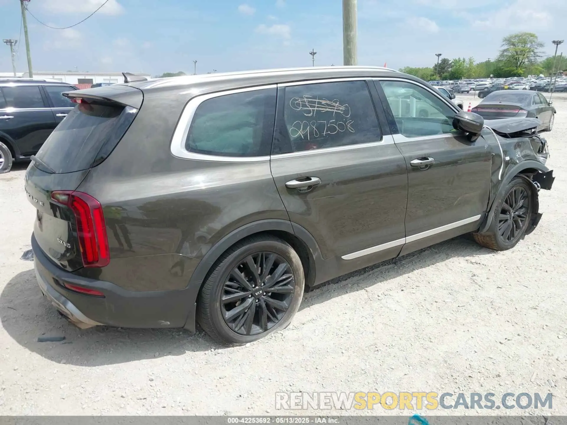 4 Photograph of a damaged car 5XYP5DHC0LG051390 KIA TELLURIDE 2020