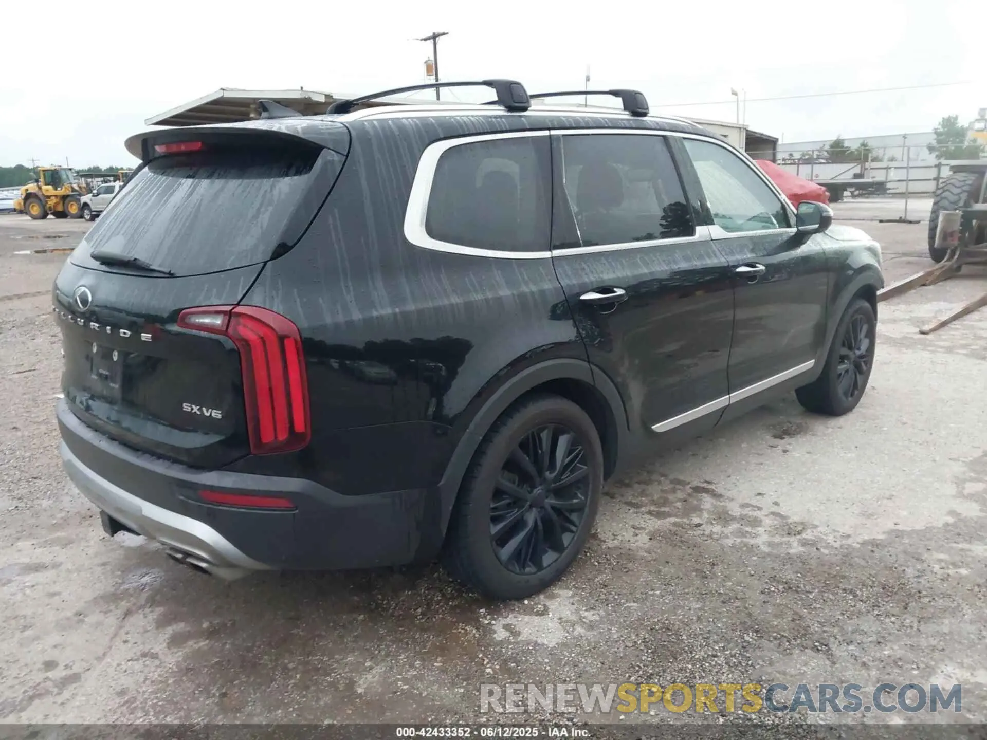 4 Photograph of a damaged car 5XYP5DHC4LG049304 KIA TELLURIDE 2020