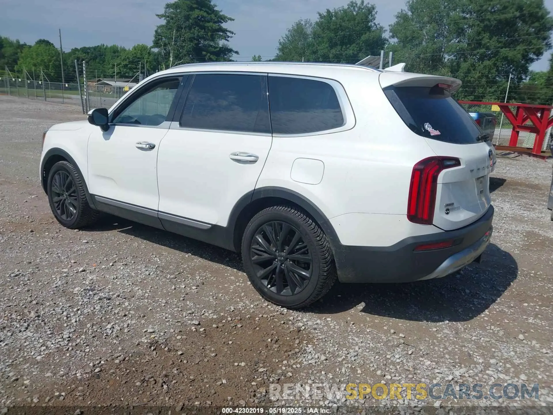 3 Photograph of a damaged car 5XYP5DHC4LG067625 KIA TELLURIDE 2020