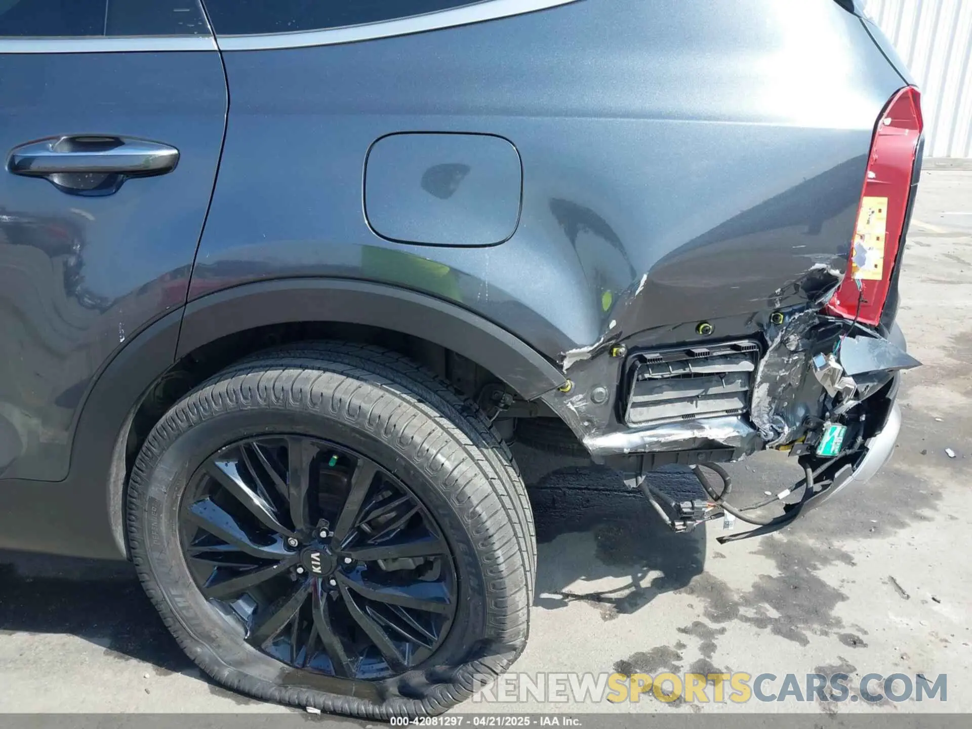 6 Photograph of a damaged car 5XYP5DHC6LG053984 KIA TELLURIDE 2020