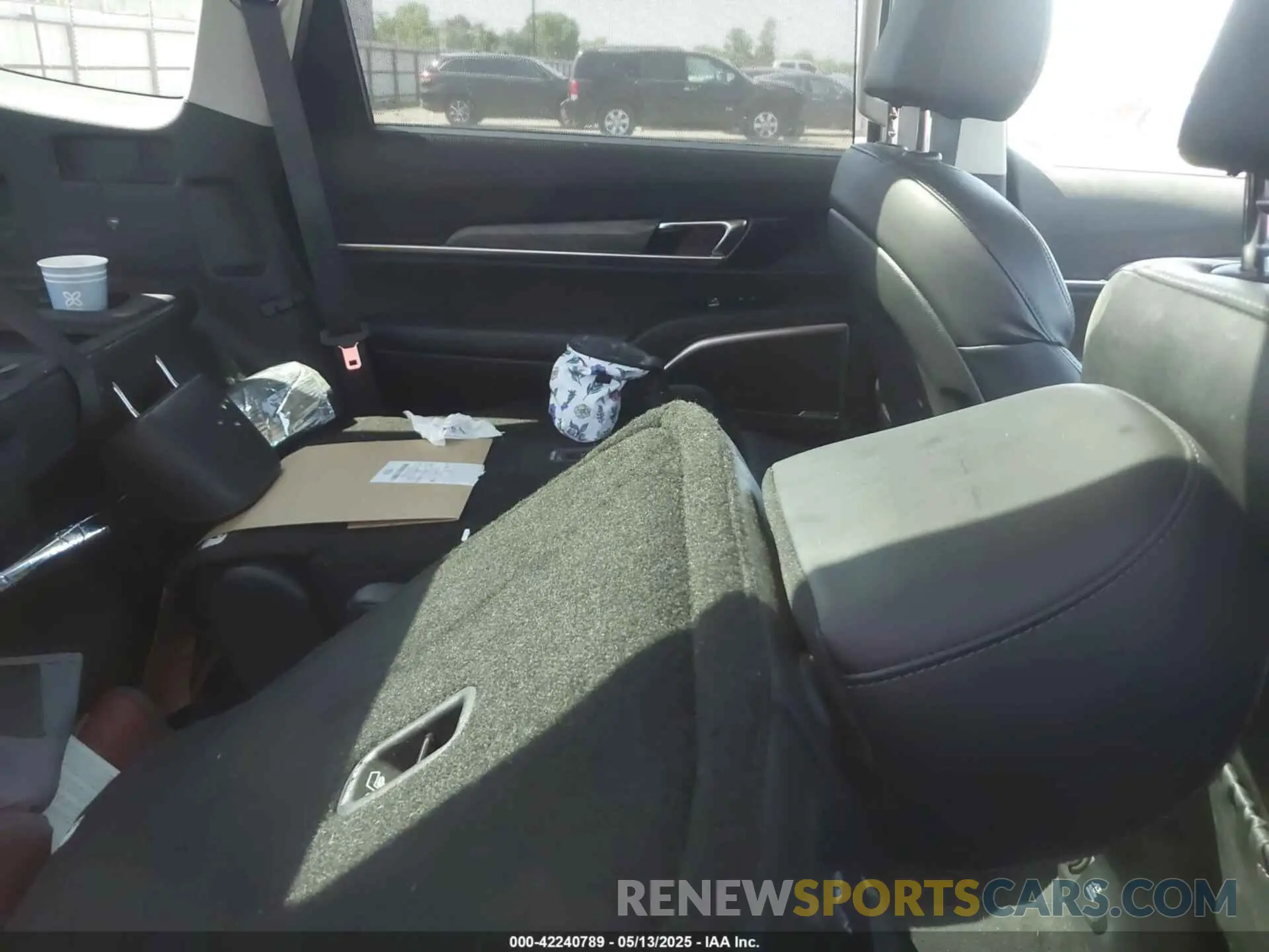 8 Photograph of a damaged car 5XYP5DHC8LG007377 KIA TELLURIDE 2020