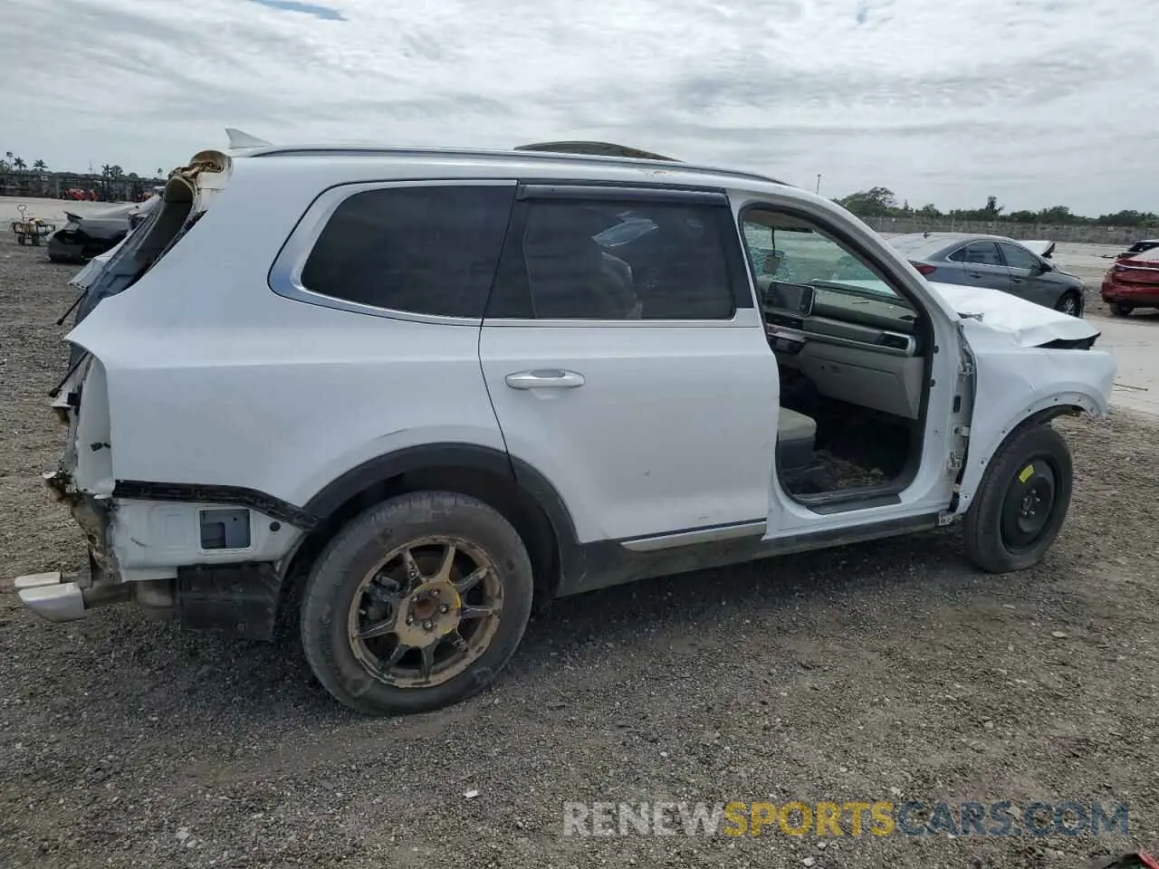 3 Photograph of a damaged car 5XYP64HC1LG009842 KIA TELLURIDE 2020