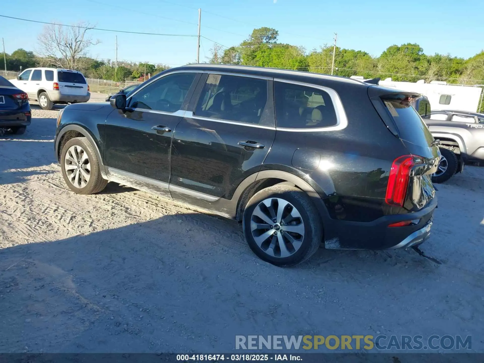 3 Photograph of a damaged car 5XYP64HC1LG030089 KIA TELLURIDE 2020