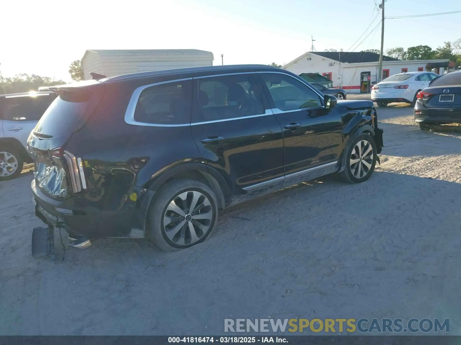 4 Photograph of a damaged car 5XYP64HC1LG030089 KIA TELLURIDE 2020