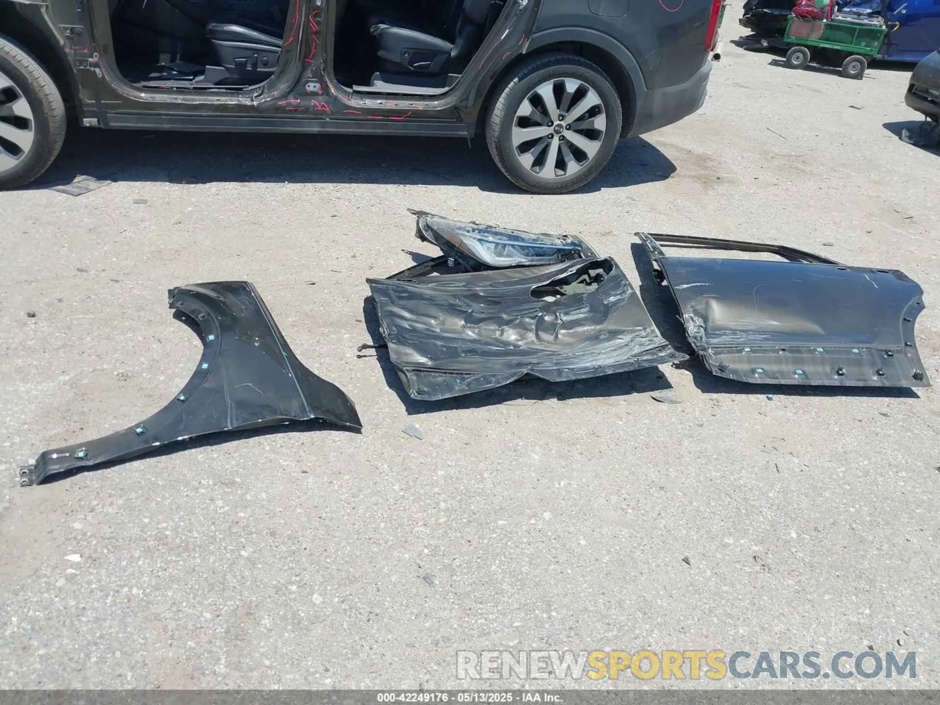 12 Photograph of a damaged car 5XYP64HC2LG054918 KIA TELLURIDE 2020