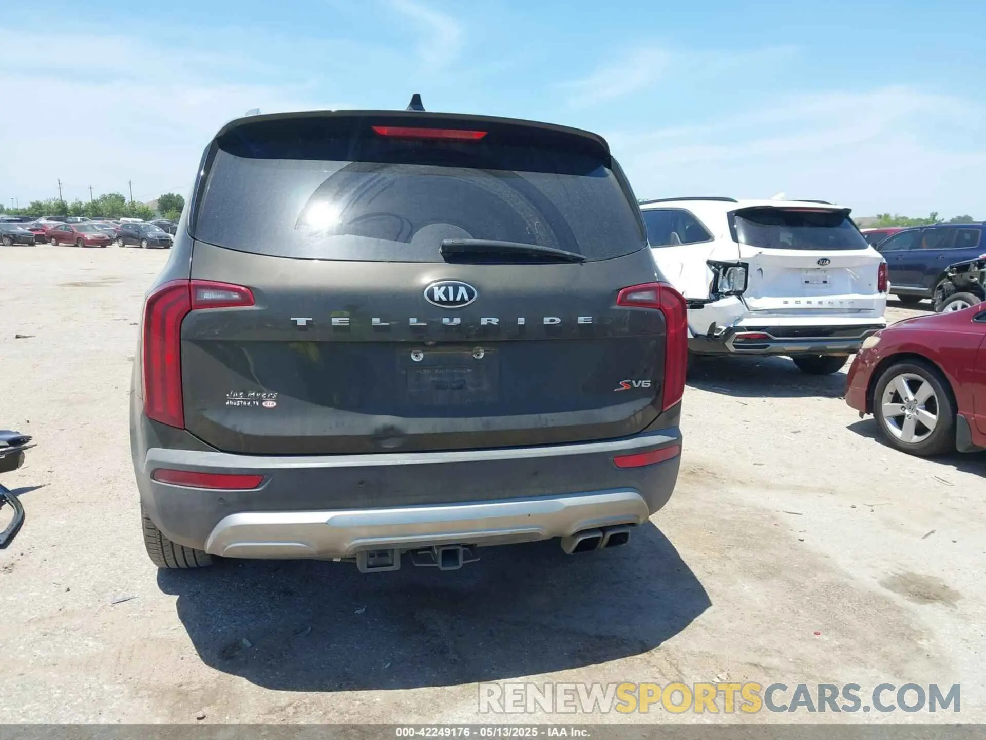 17 Photograph of a damaged car 5XYP64HC2LG054918 KIA TELLURIDE 2020