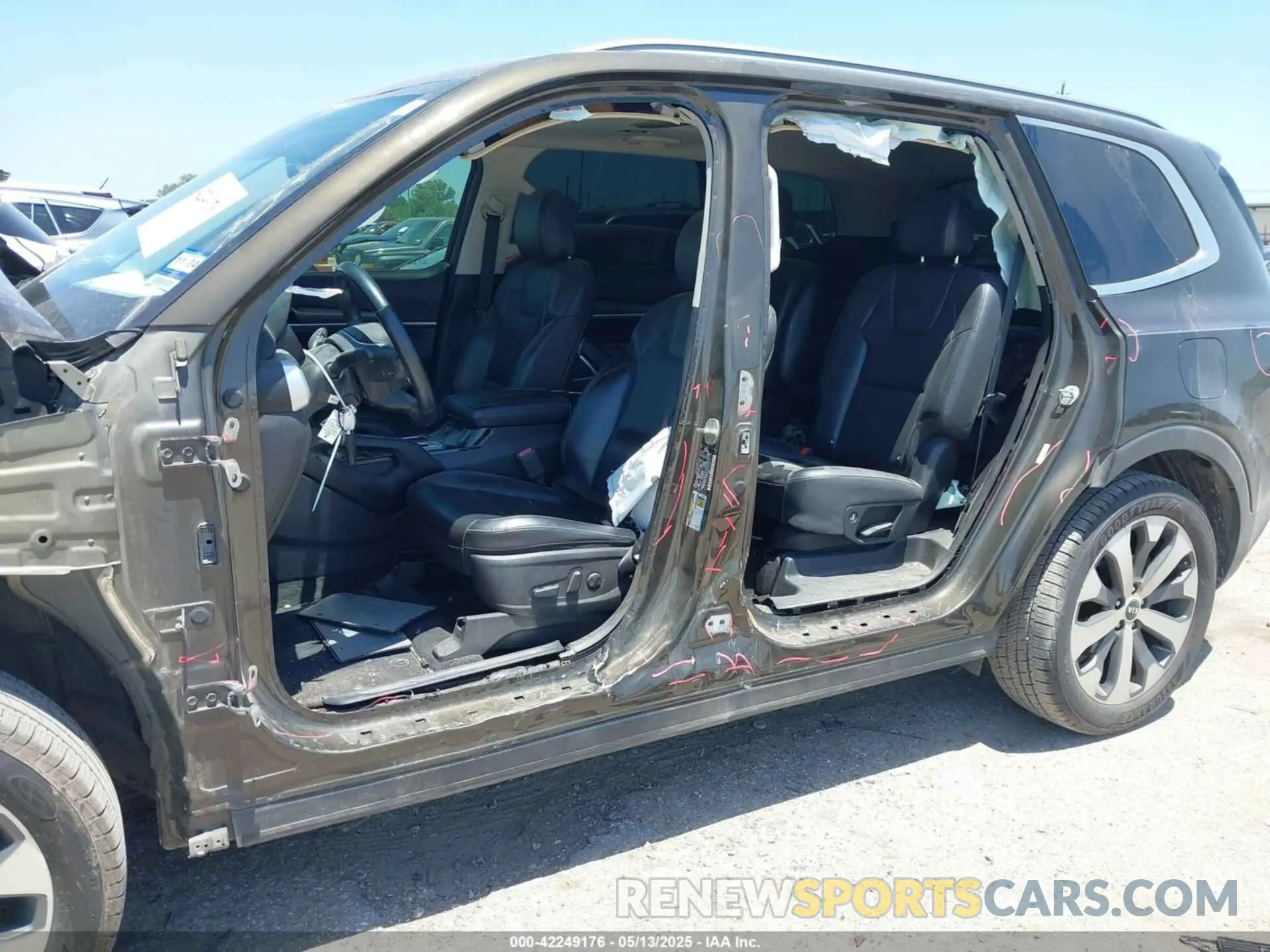 6 Photograph of a damaged car 5XYP64HC2LG054918 KIA TELLURIDE 2020