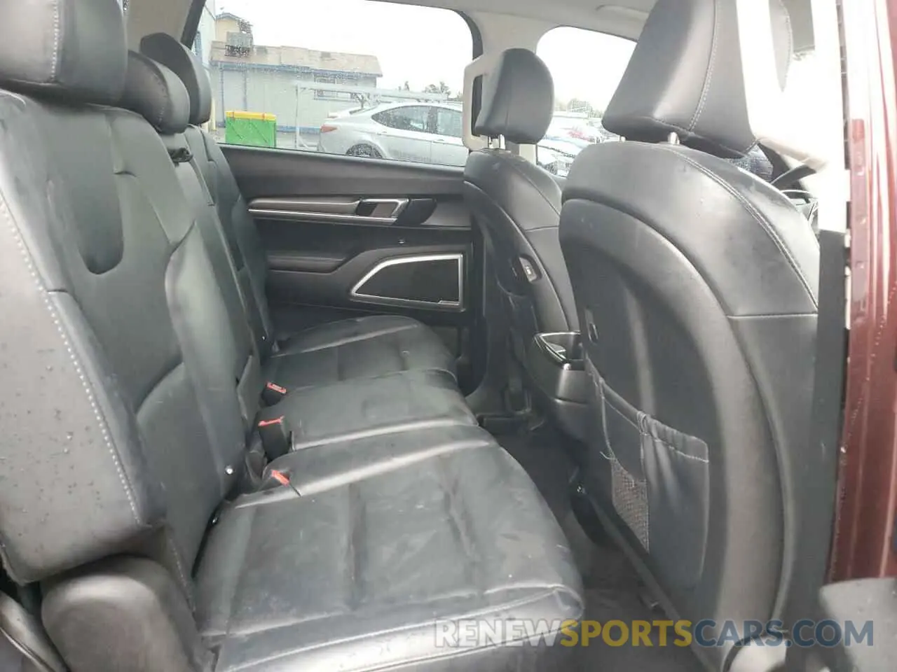 11 Photograph of a damaged car 5XYP64HC5LG013960 KIA TELLURIDE 2020