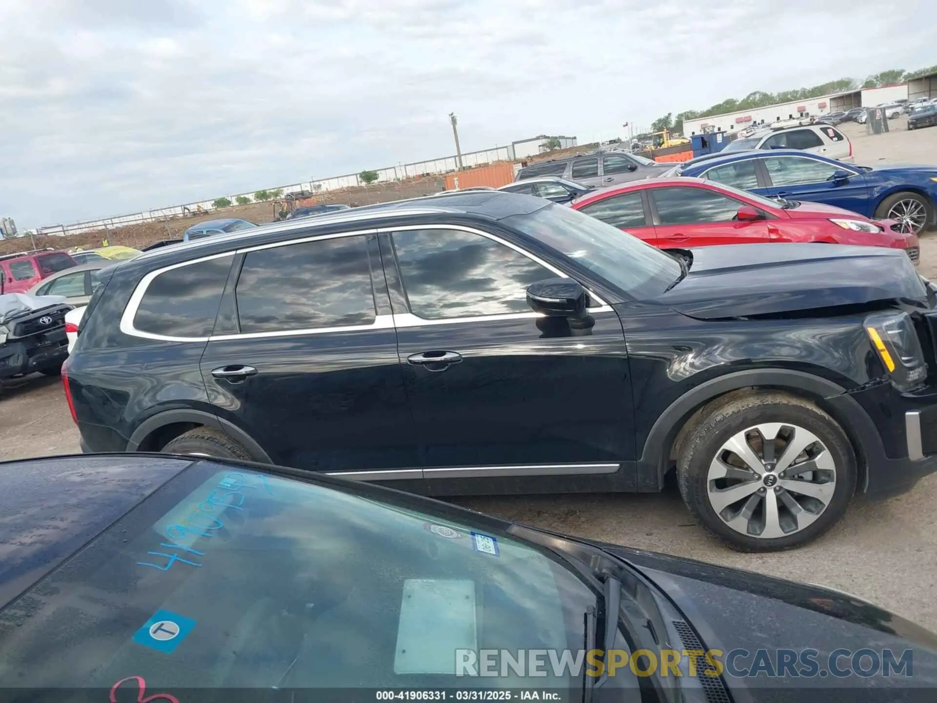 13 Photograph of a damaged car 5XYP64HC5LG020312 KIA TELLURIDE 2020