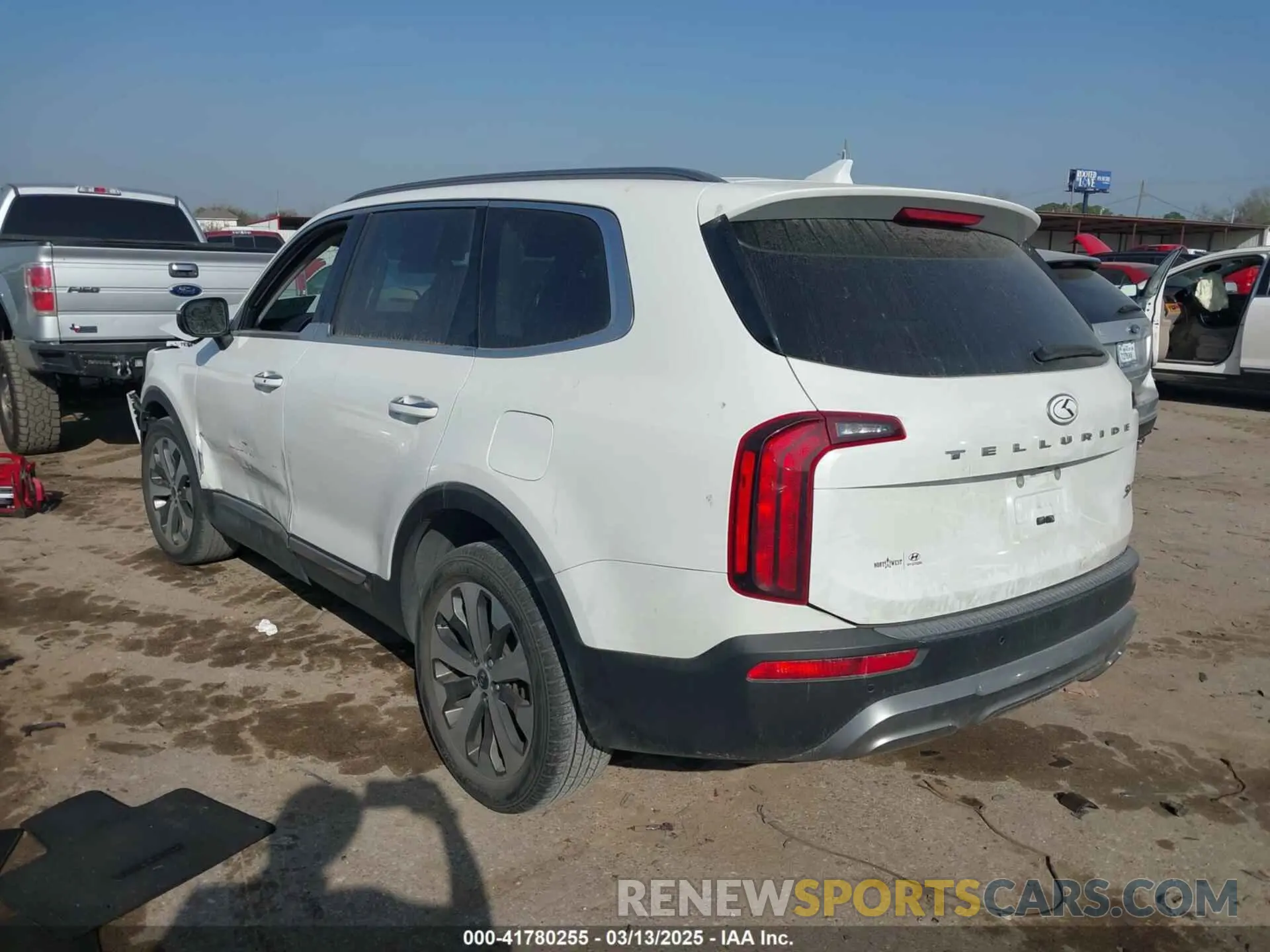 3 Photograph of a damaged car 5XYP64HC5LG021962 KIA TELLURIDE 2020