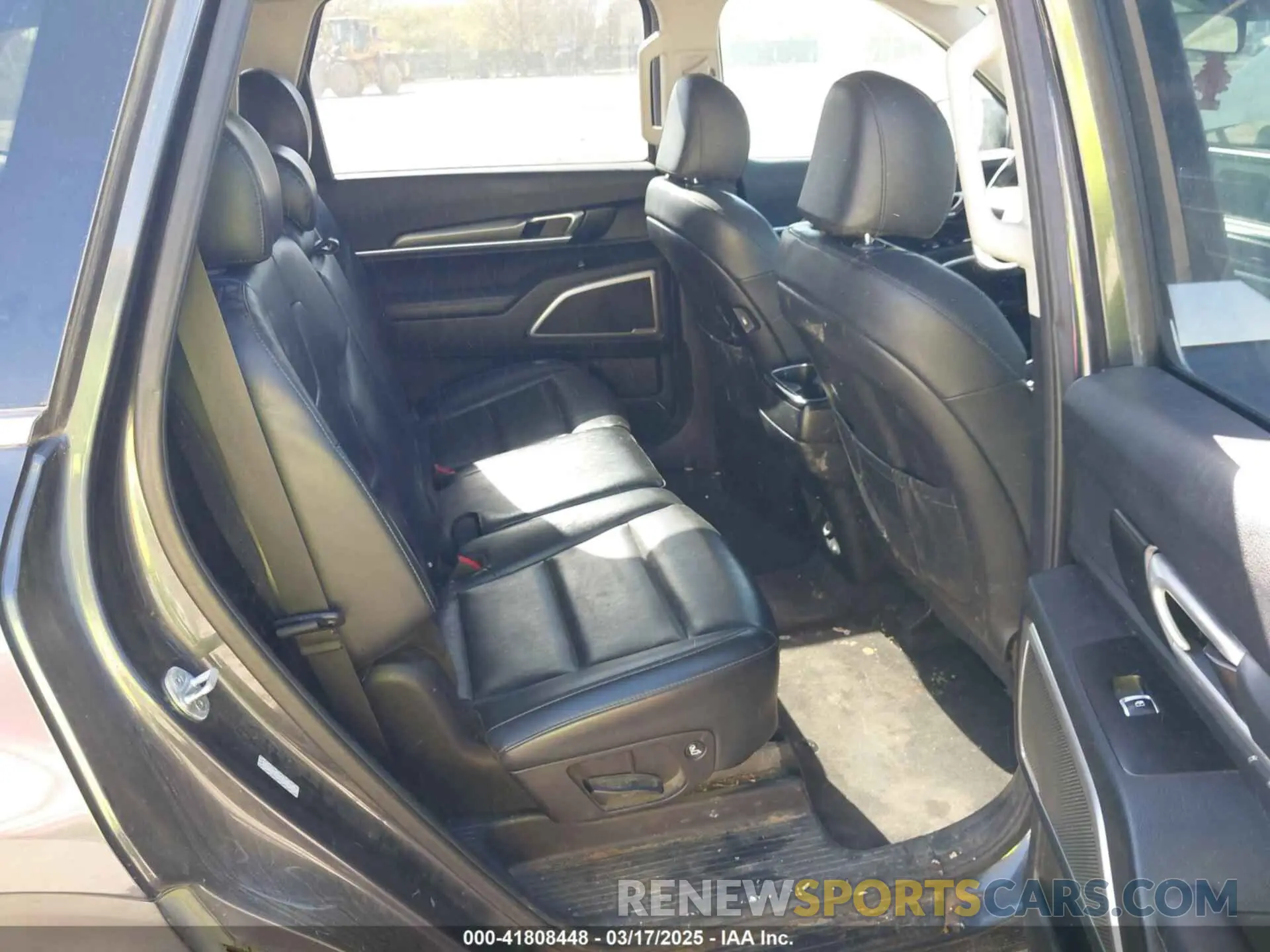 8 Photograph of a damaged car 5XYP64HCXLG008043 KIA TELLURIDE 2020