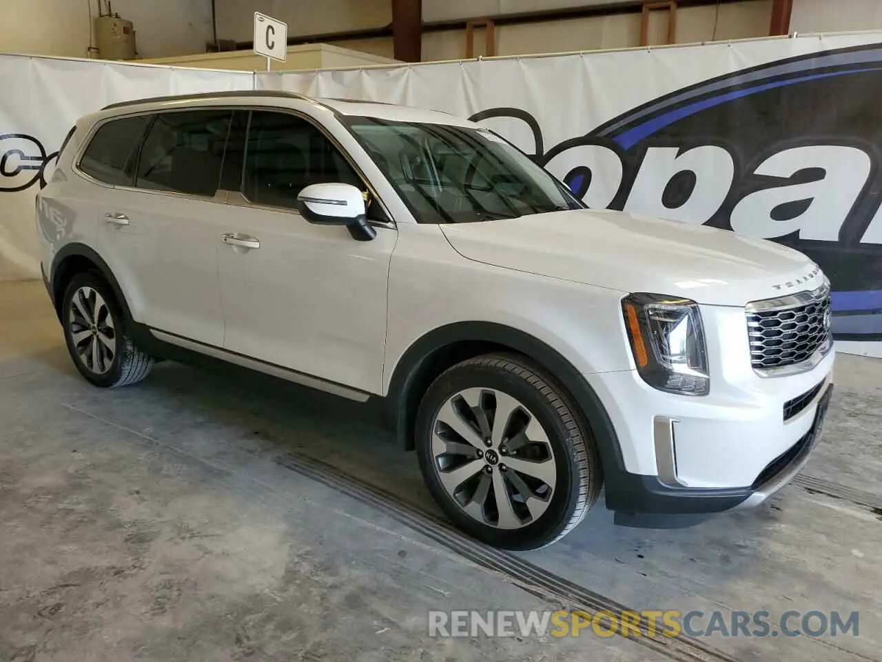 4 Photograph of a damaged car 5XYP64HCXLG048655 KIA TELLURIDE 2020