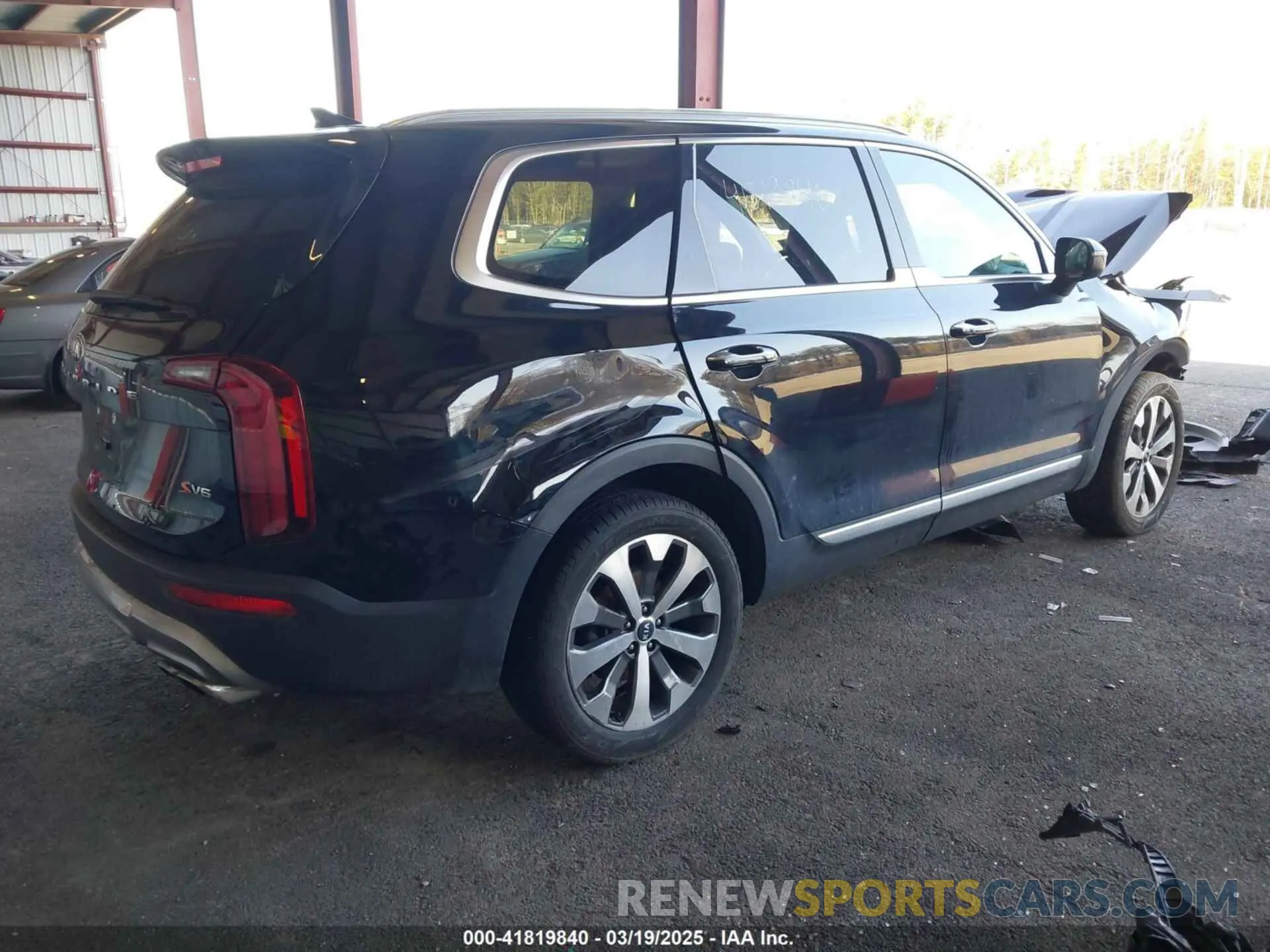 4 Photograph of a damaged car 5XYP6DHC7LG032171 KIA TELLURIDE 2020