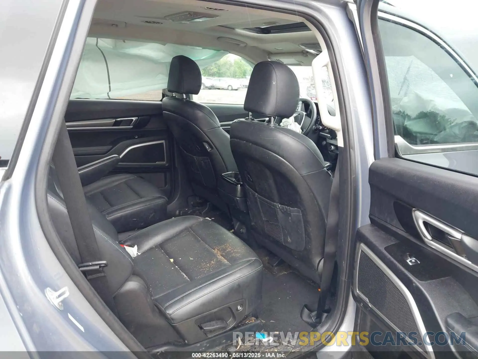 8 Photograph of a damaged car 5XYP6DHC9LG038912 KIA TELLURIDE 2020