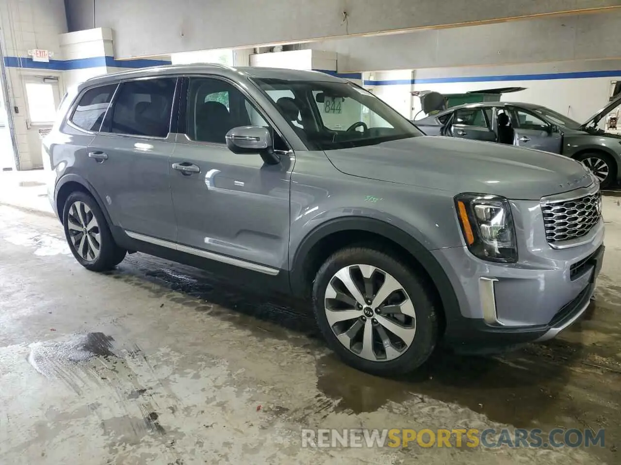 4 Photograph of a damaged car 5XYP34HC0MG183248 KIA TELLURIDE 2021
