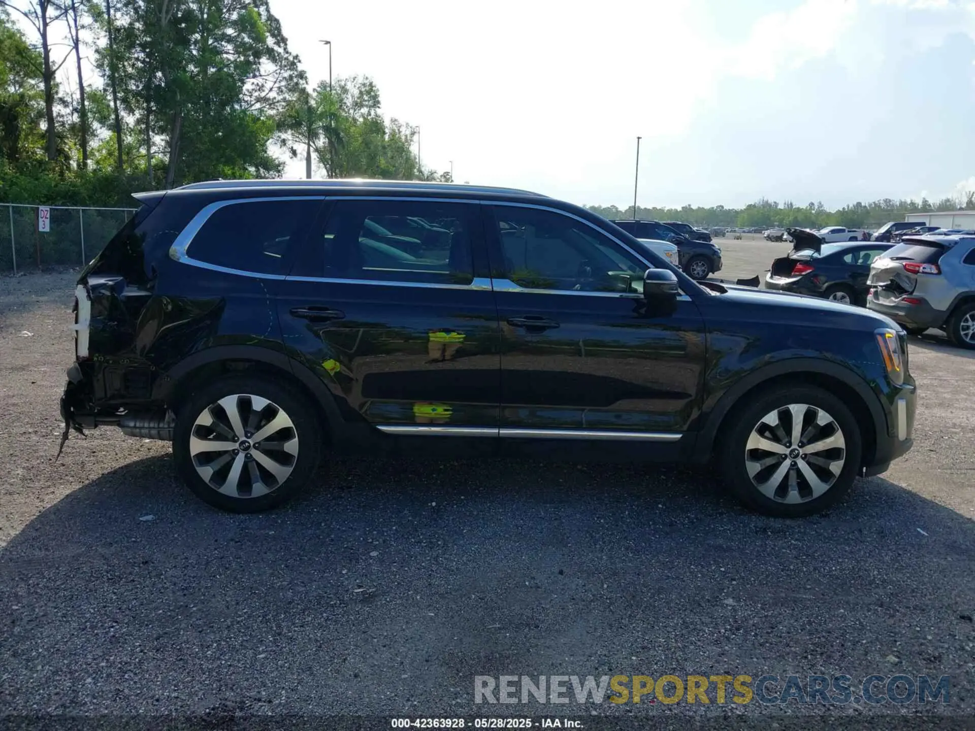 13 Photograph of a damaged car 5XYP34HC4MG170731 KIA TELLURIDE 2021