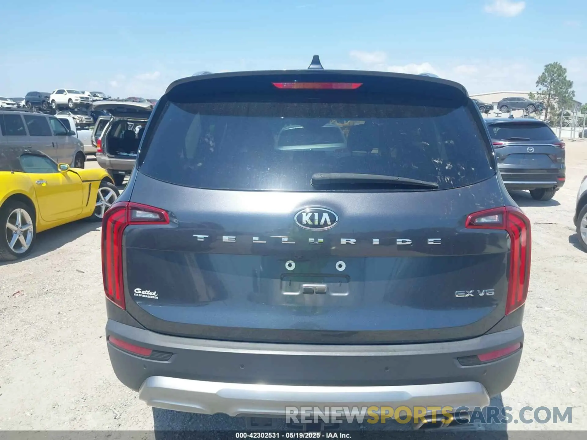 17 Photograph of a damaged car 5XYP34HC5MG134921 KIA TELLURIDE 2021