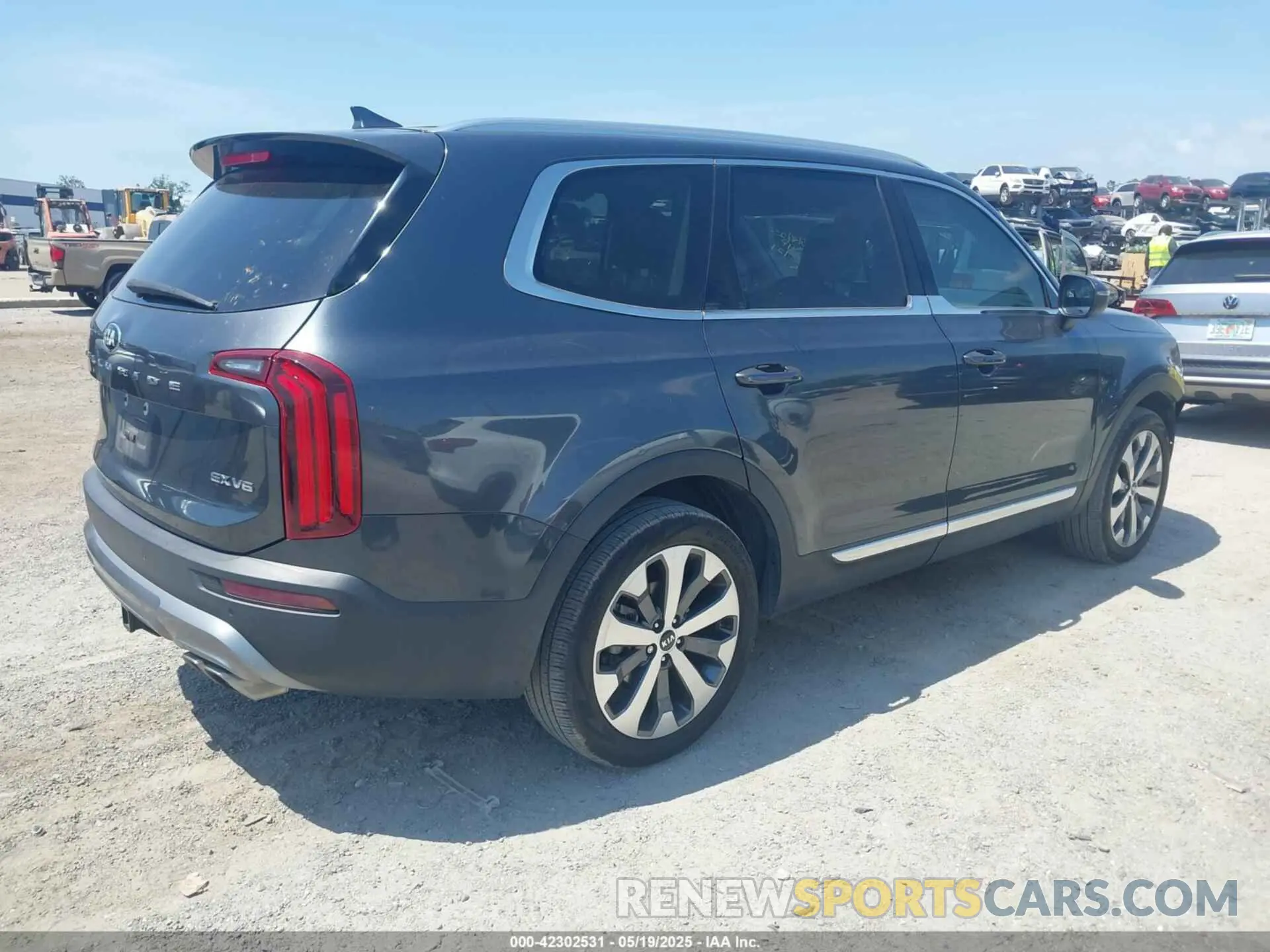 4 Photograph of a damaged car 5XYP34HC5MG134921 KIA TELLURIDE 2021