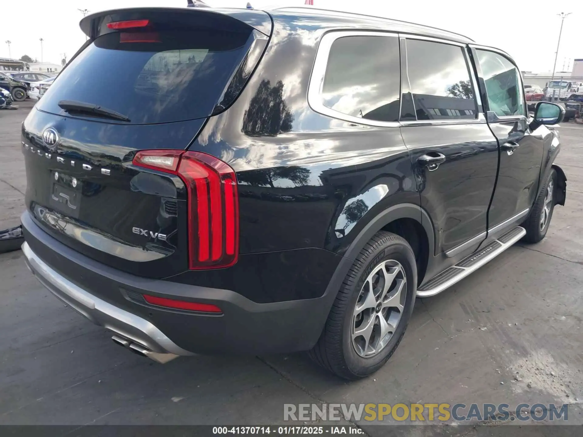 4 Photograph of a damaged car 5XYP34HC7MG184185 KIA TELLURIDE 2021
