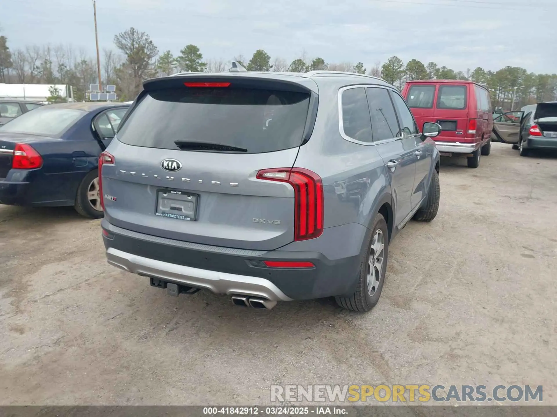 4 Photograph of a damaged car 5XYP34HCXMG123526 KIA TELLURIDE 2021