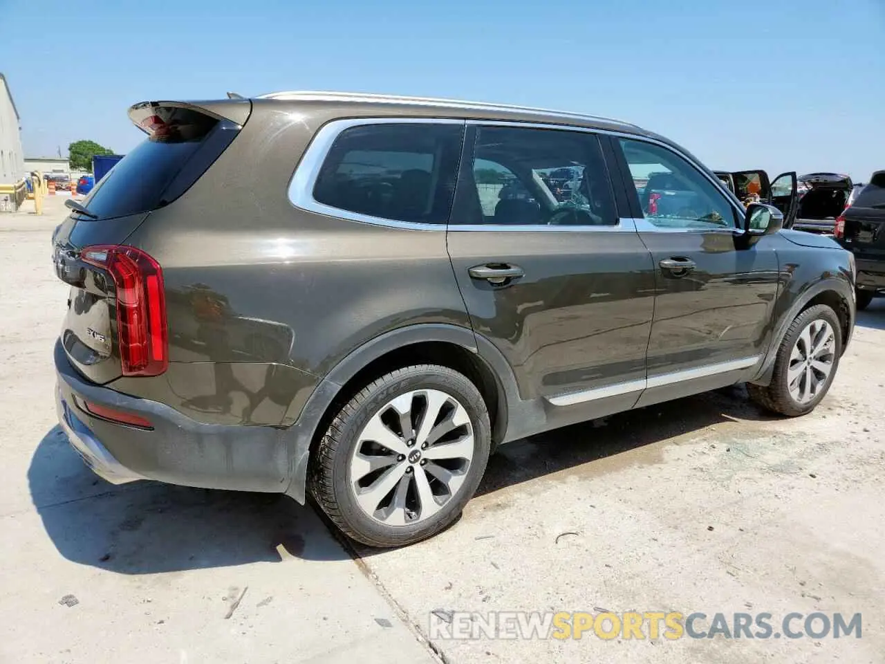 3 Photograph of a damaged car 5XYP34HCXMG188876 KIA TELLURIDE 2021