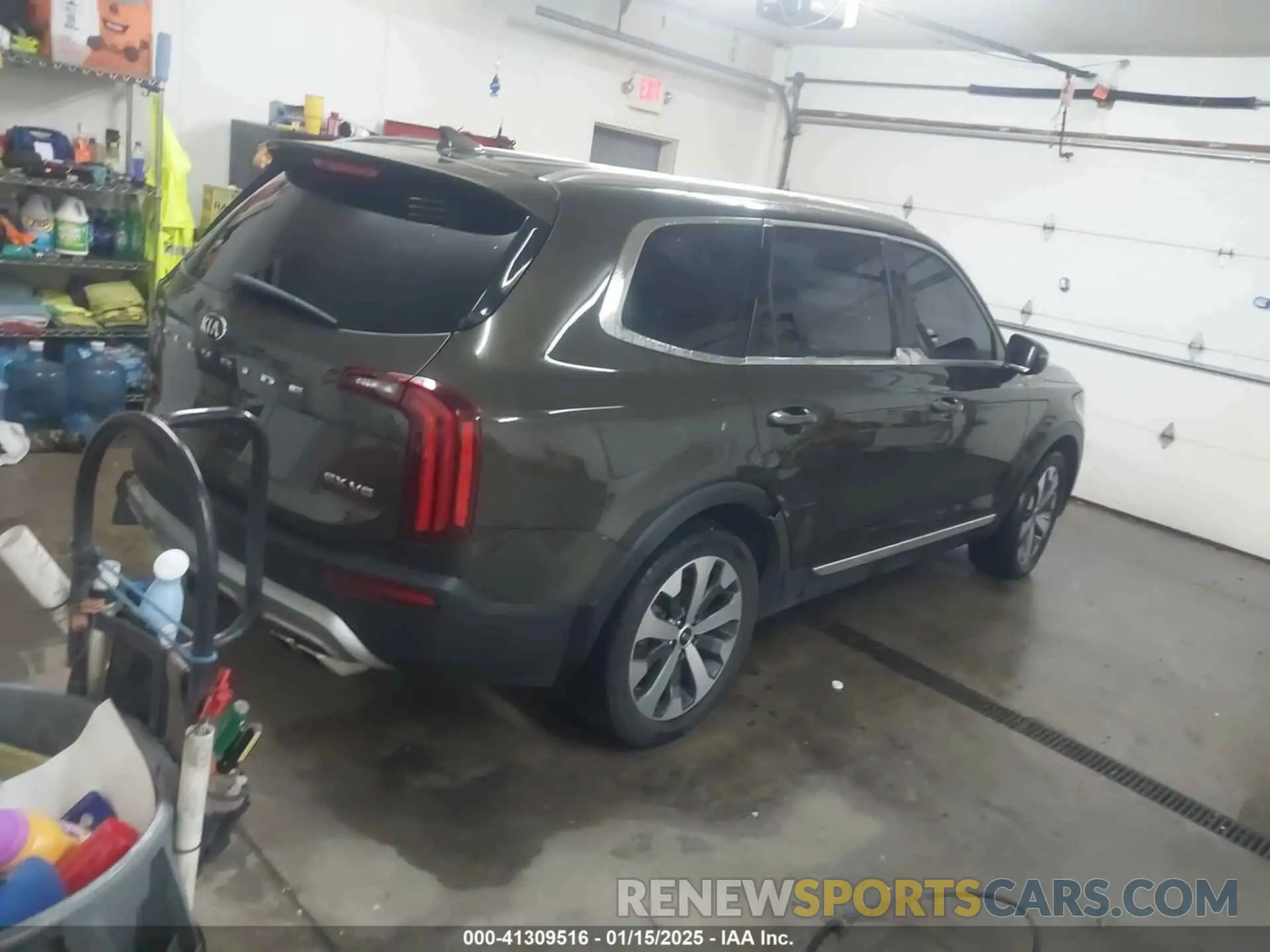 4 Photograph of a damaged car 5XYP3DHC1MG117789 KIA TELLURIDE 2021