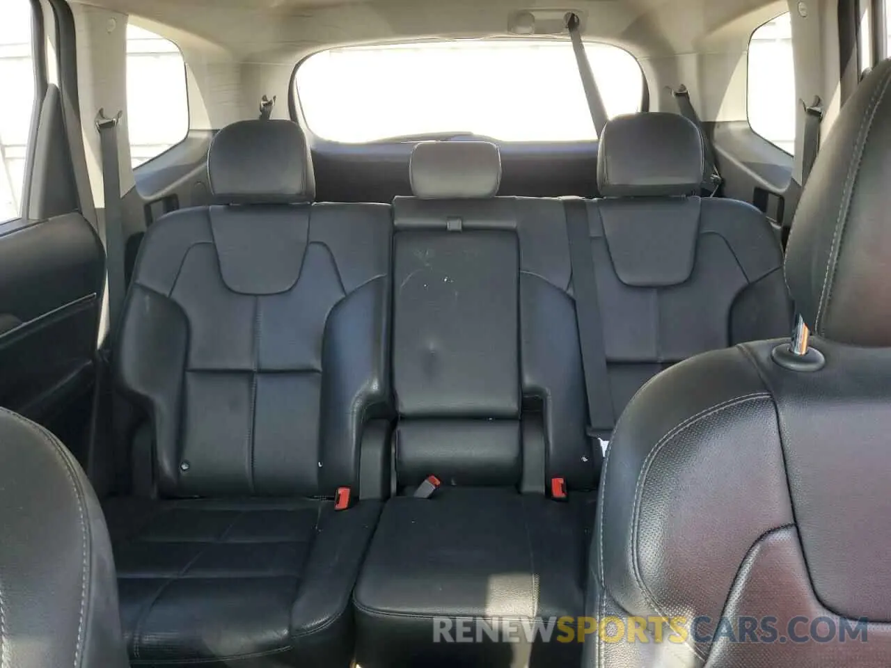 10 Photograph of a damaged car 5XYP3DHC2MG104890 KIA TELLURIDE 2021