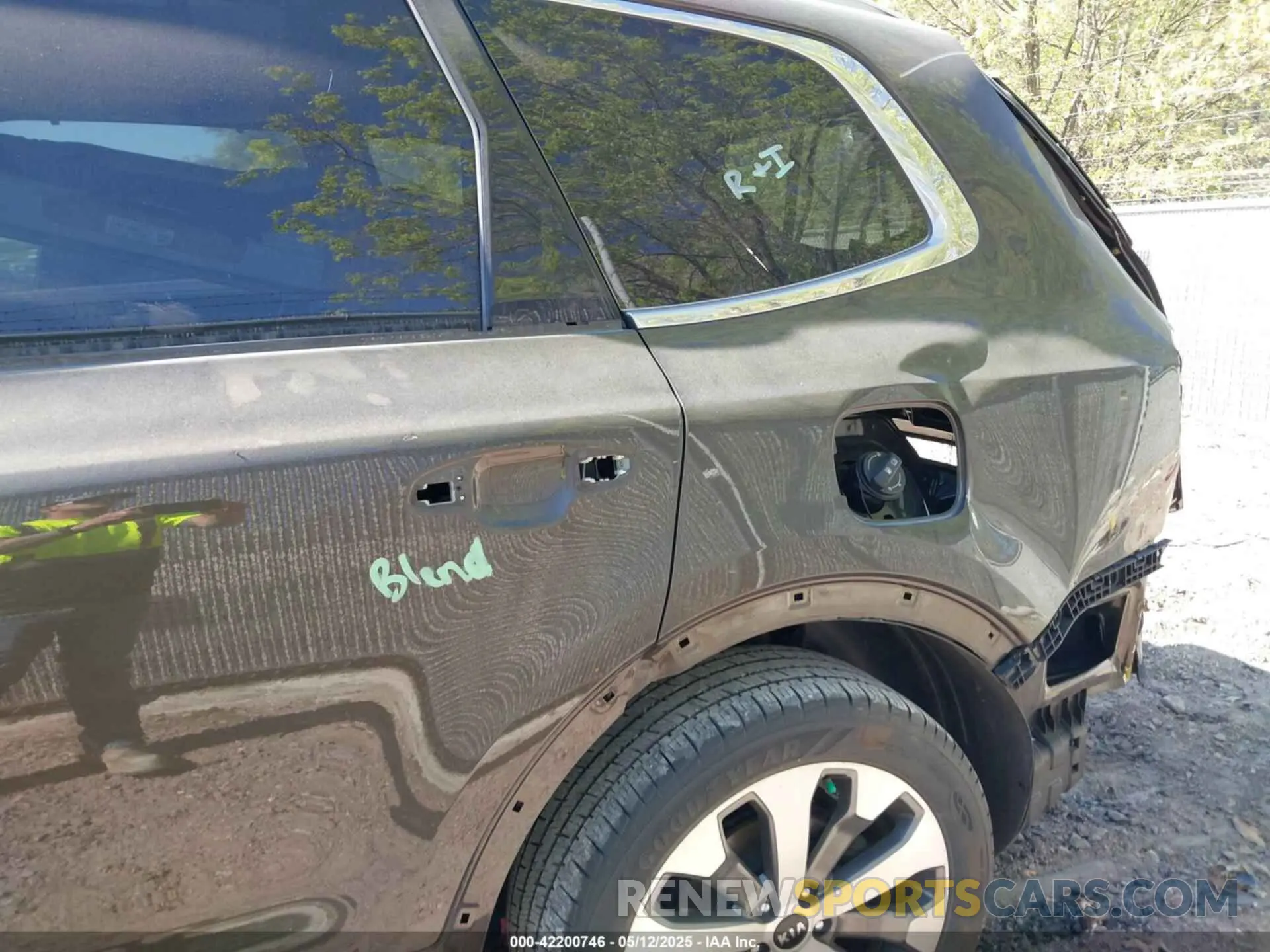 18 Photograph of a damaged car 5XYP3DHC9MG113716 KIA TELLURIDE 2021