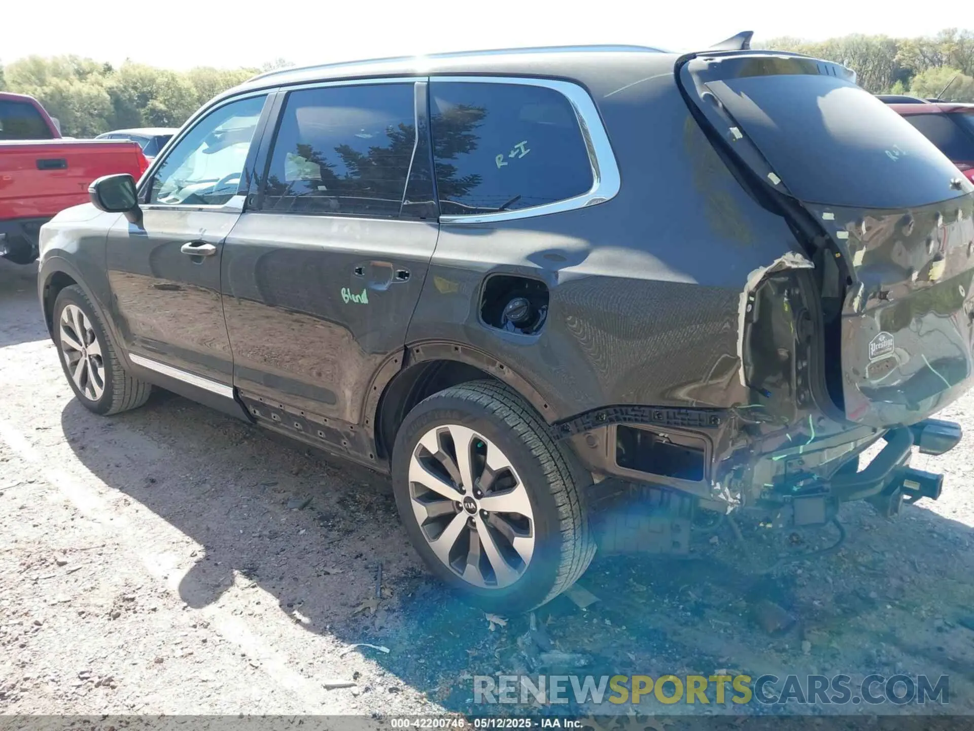 3 Photograph of a damaged car 5XYP3DHC9MG113716 KIA TELLURIDE 2021