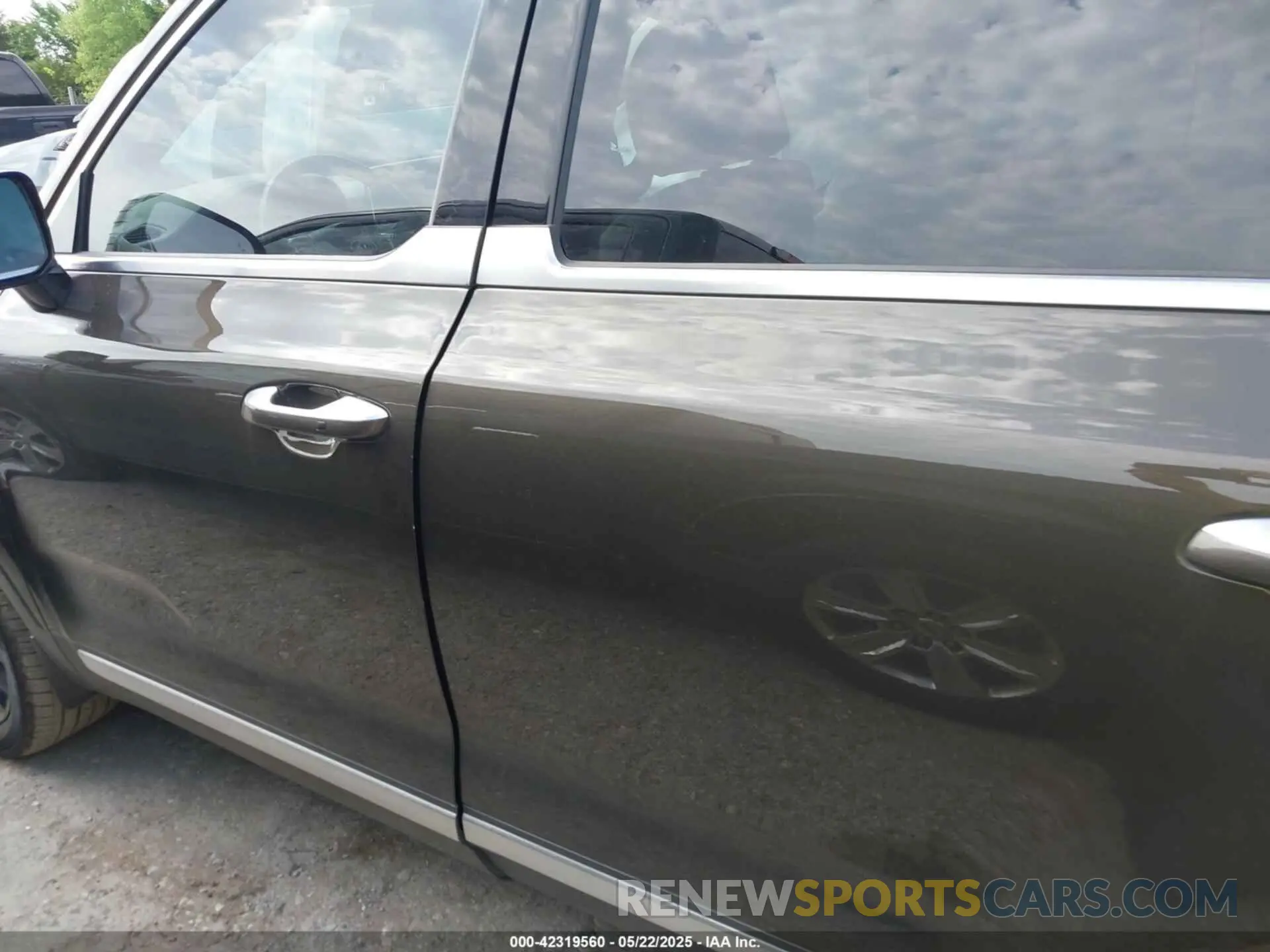14 Photograph of a damaged car 5XYP5DHC0MG171935 KIA TELLURIDE 2021