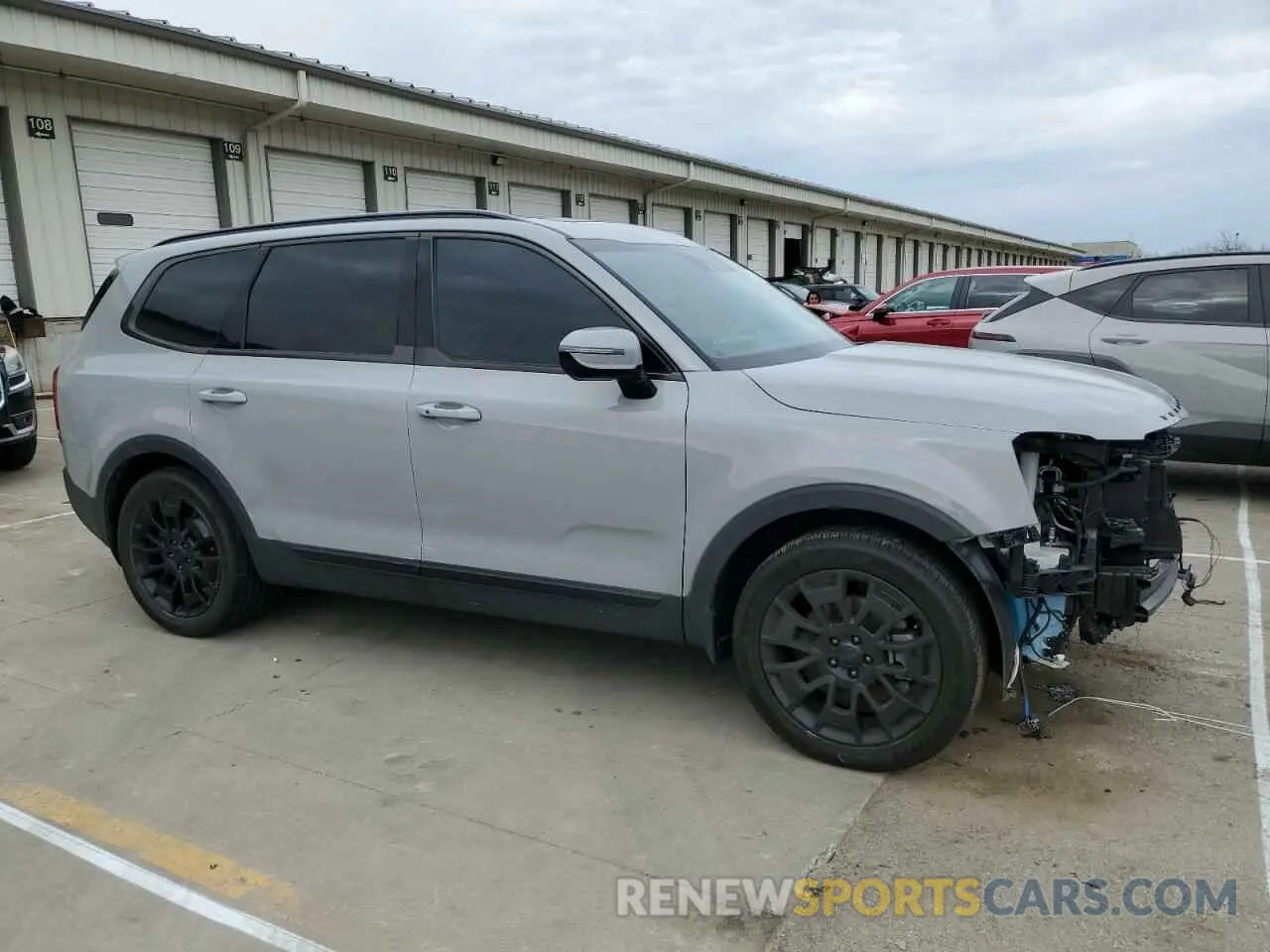 4 Photograph of a damaged car 5XYP5DHC3MG135401 KIA TELLURIDE 2021