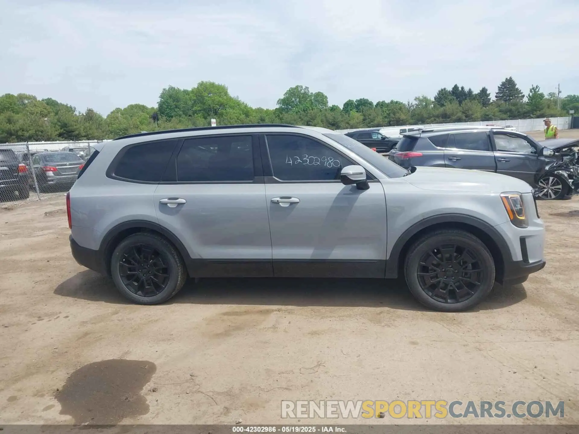 13 Photograph of a damaged car 5XYP5DHC8MG185663 KIA TELLURIDE 2021