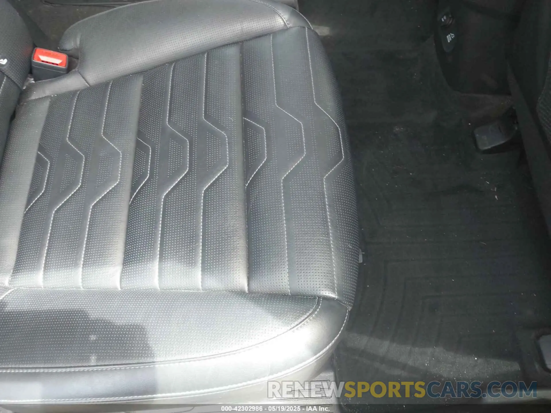 8 Photograph of a damaged car 5XYP5DHC8MG185663 KIA TELLURIDE 2021