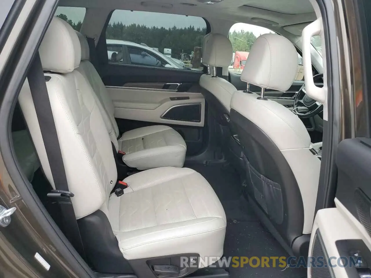 11 Photograph of a damaged car 5XYP5DHC8MG192080 KIA TELLURIDE 2021