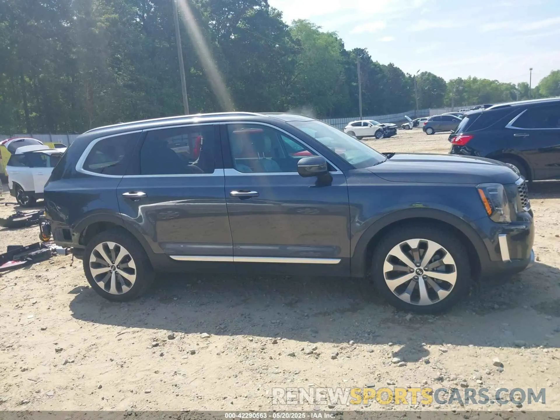 14 Photograph of a damaged car 5XYP64HC9MG106479 KIA TELLURIDE 2021
