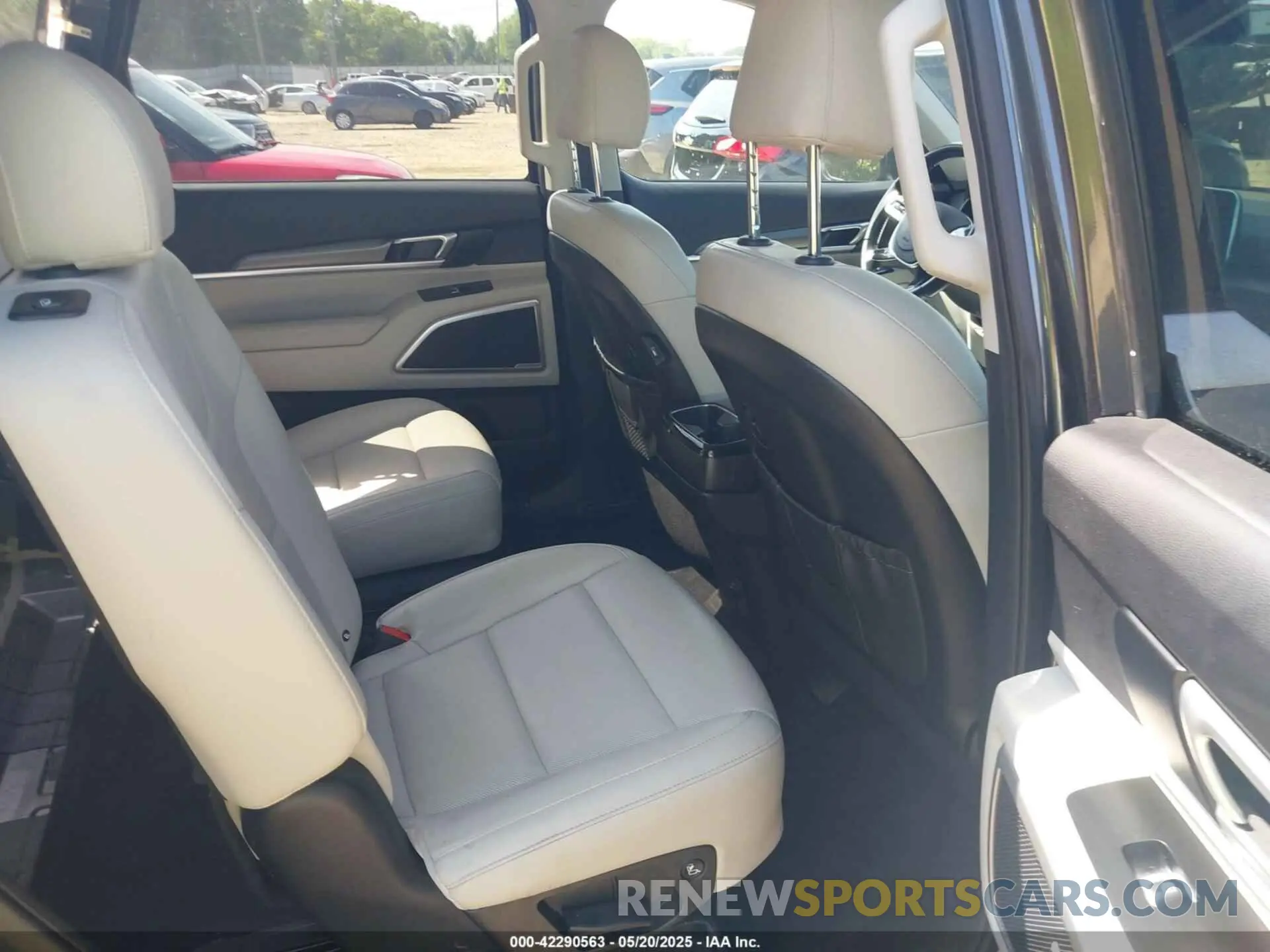 8 Photograph of a damaged car 5XYP64HC9MG106479 KIA TELLURIDE 2021