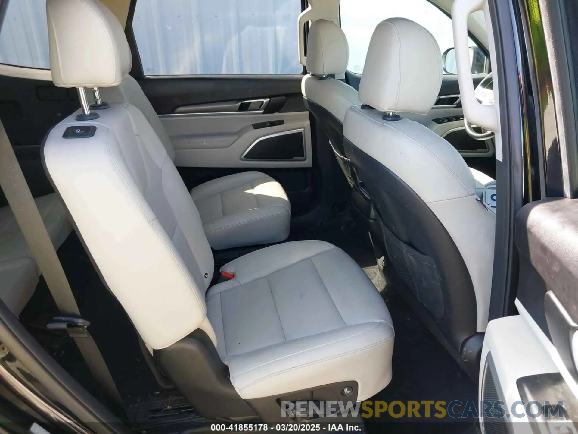8 Photograph of a damaged car 5XYP64HC9MG129762 KIA TELLURIDE 2021