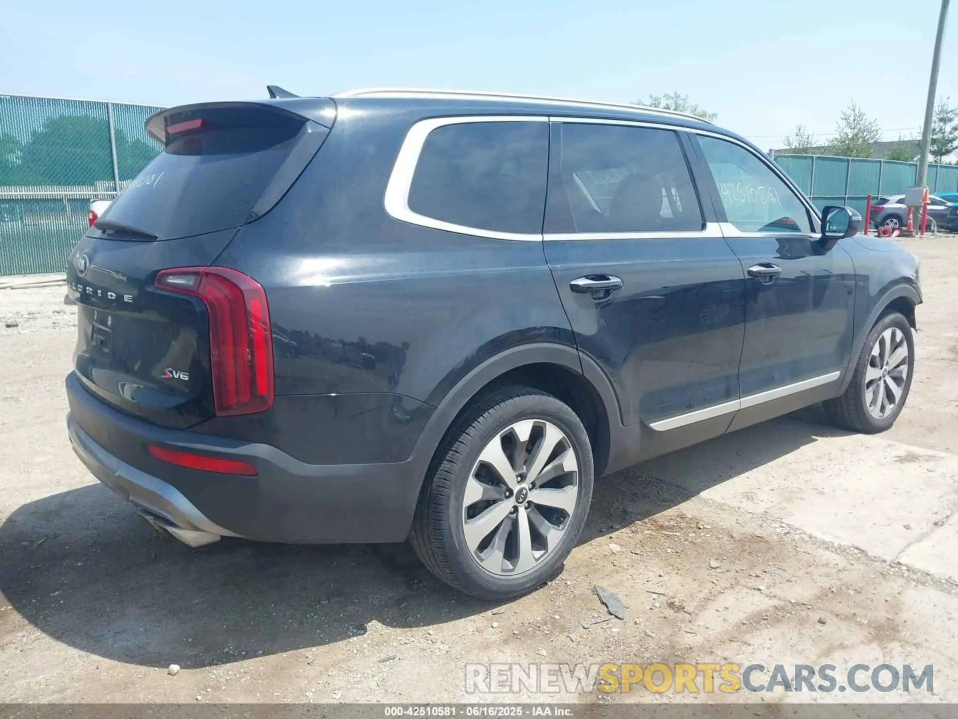 4 Photograph of a damaged car 5XYP64HC9MG177780 KIA TELLURIDE 2021