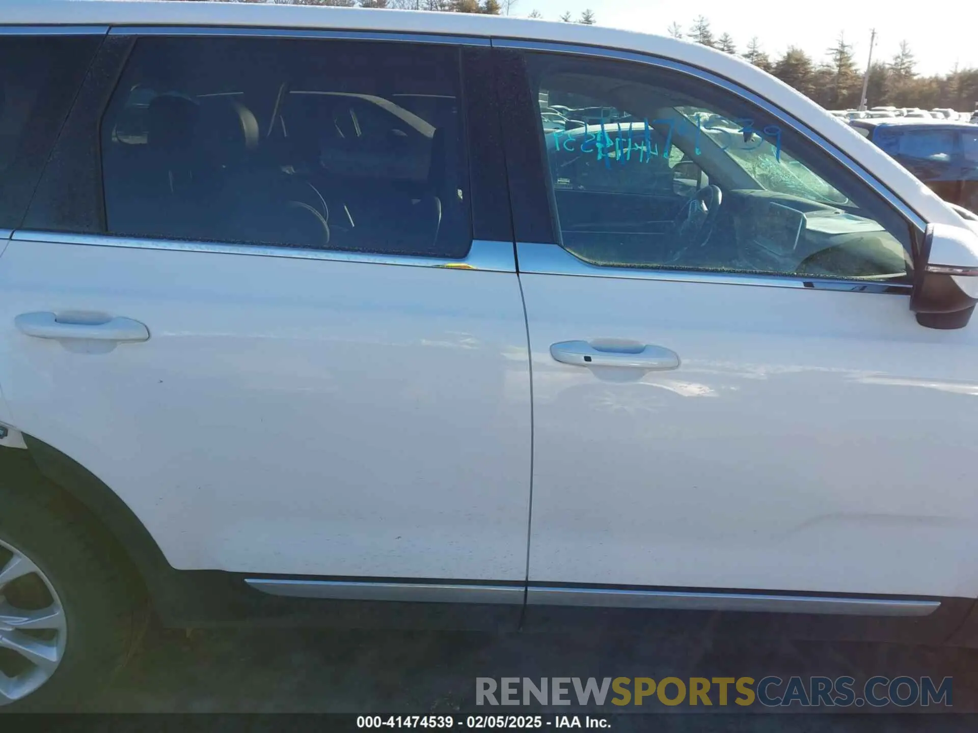 13 Photograph of a damaged car 5XYP2DHC9NG283319 KIA TELLURIDE 2022